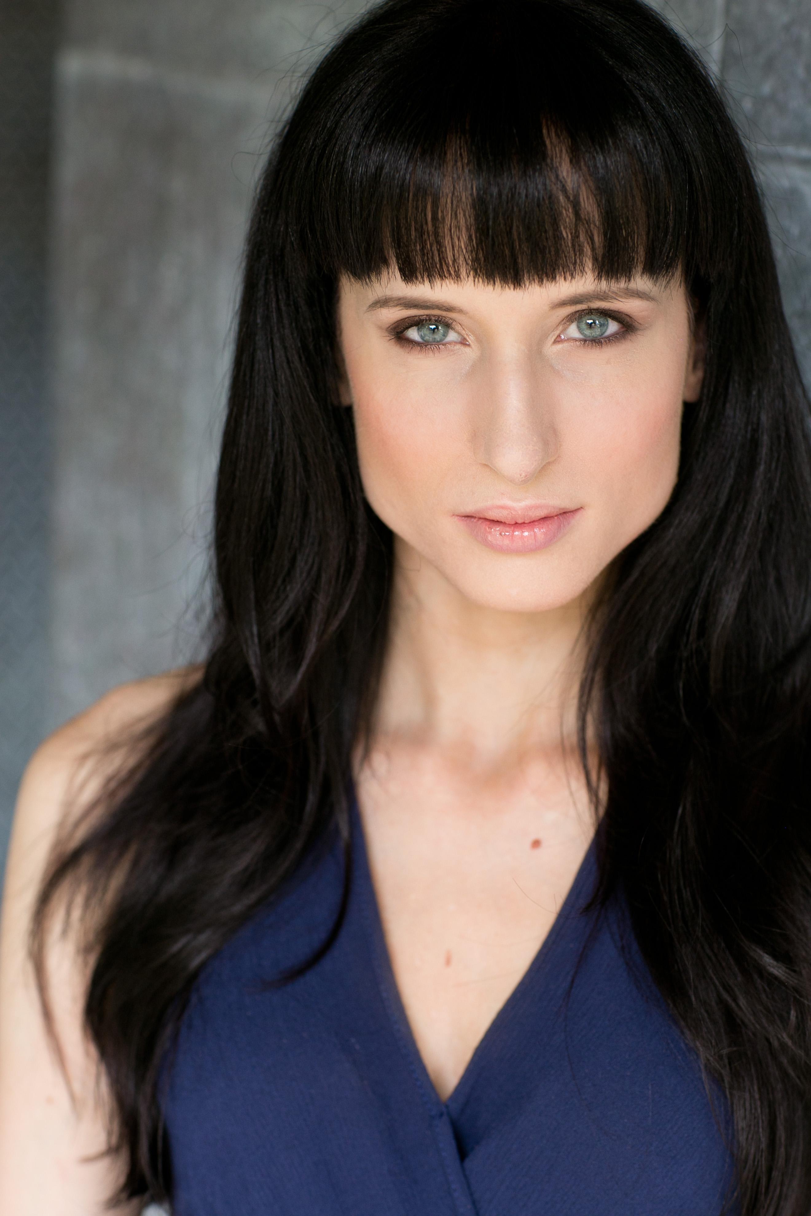 actor Cara Leahy large photo