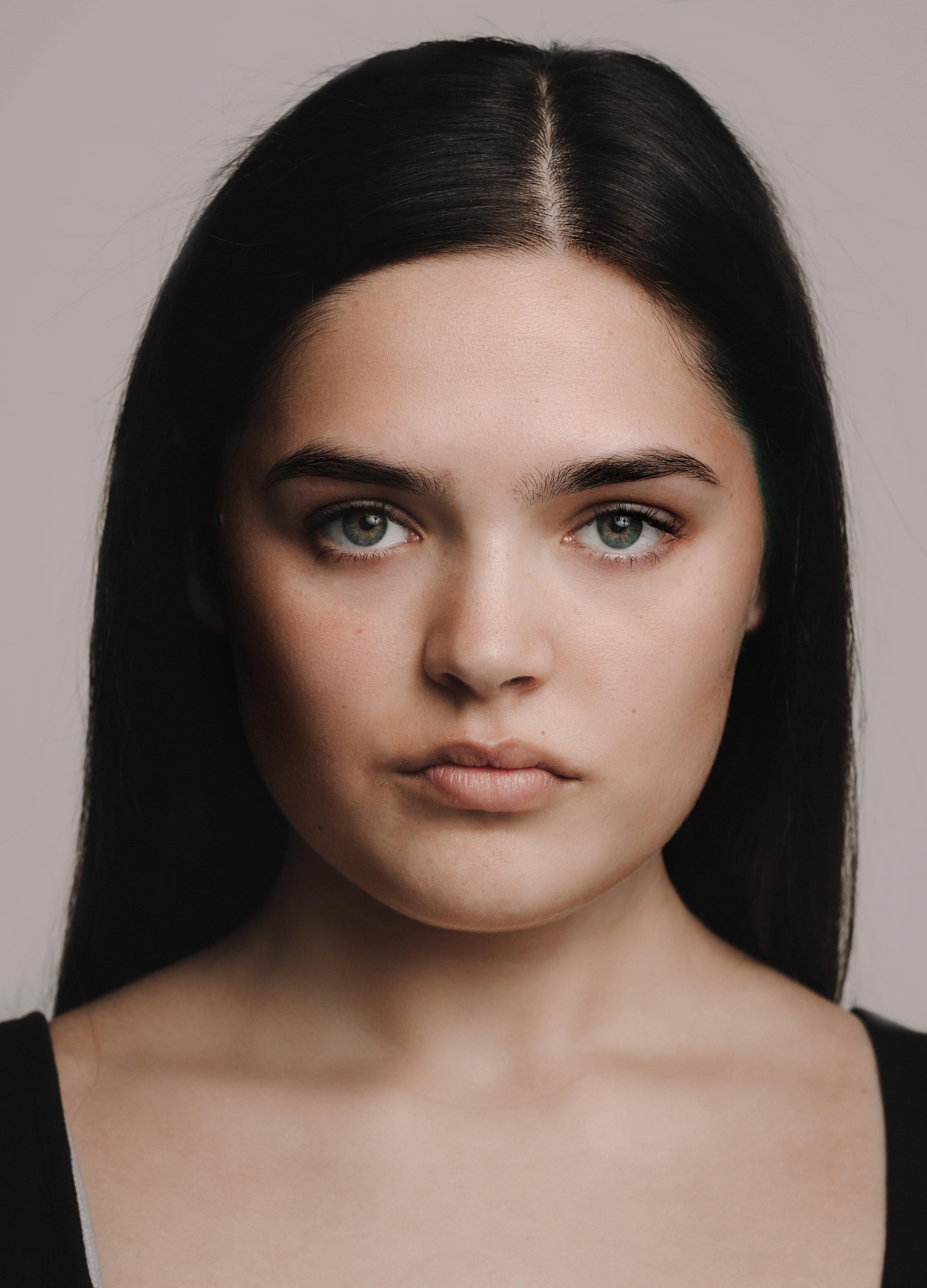 actor Abby Miner large photo