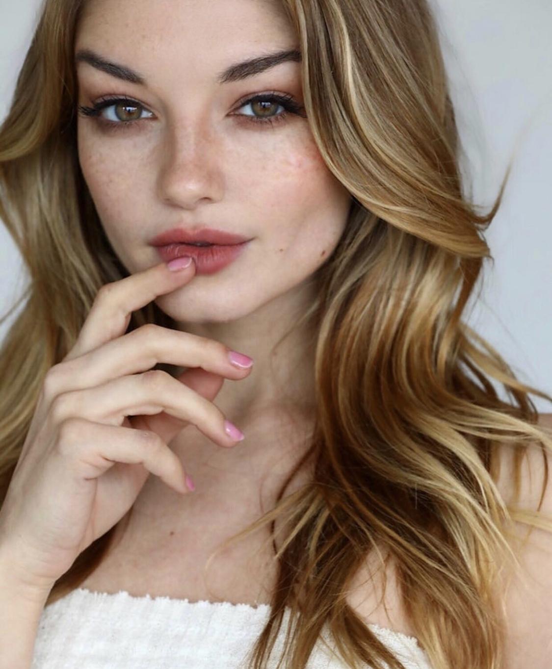 actor Monica Ollander large photo