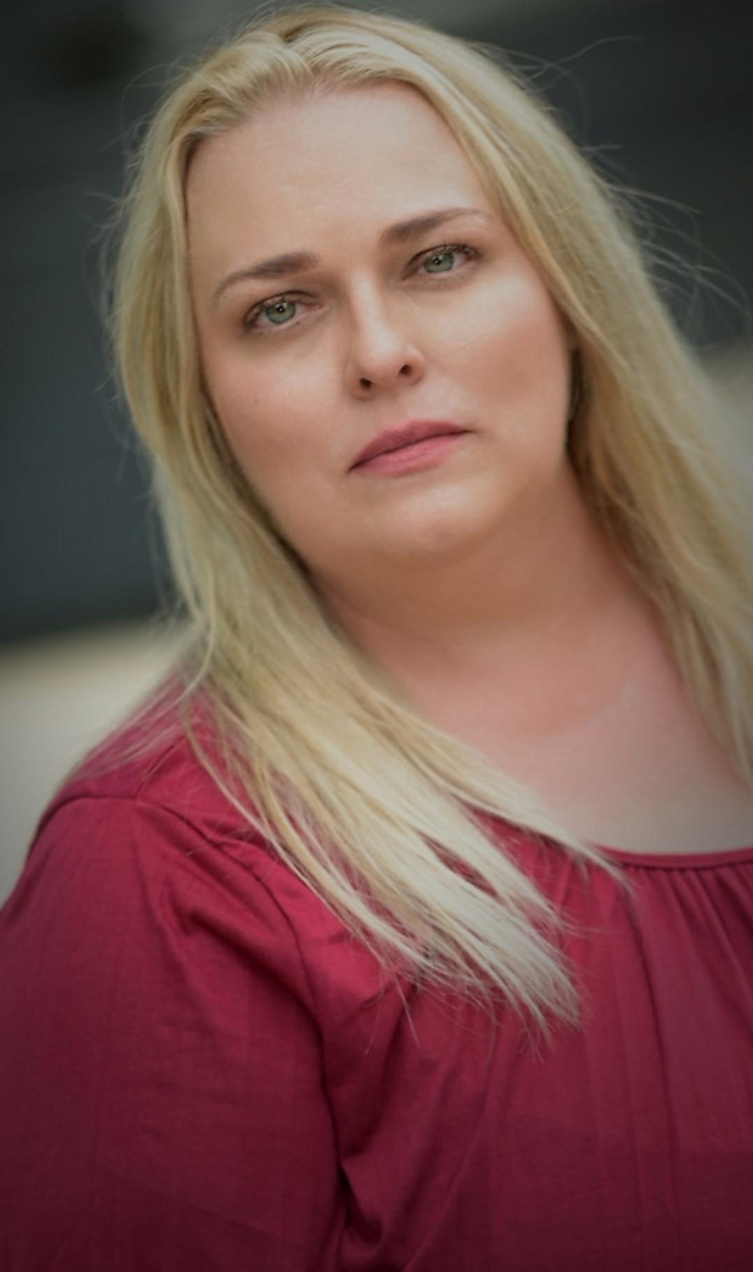 actor Melissa Lively large photo