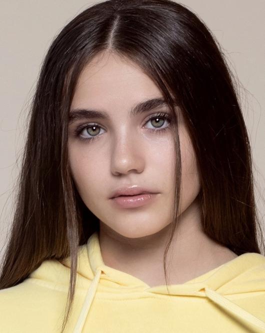 actor Angelina Capozzoli large photo