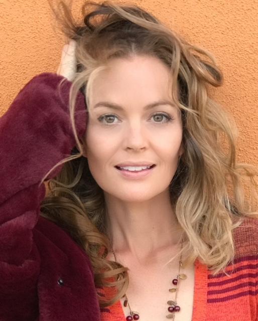 actor Carrie Schroeder large photo