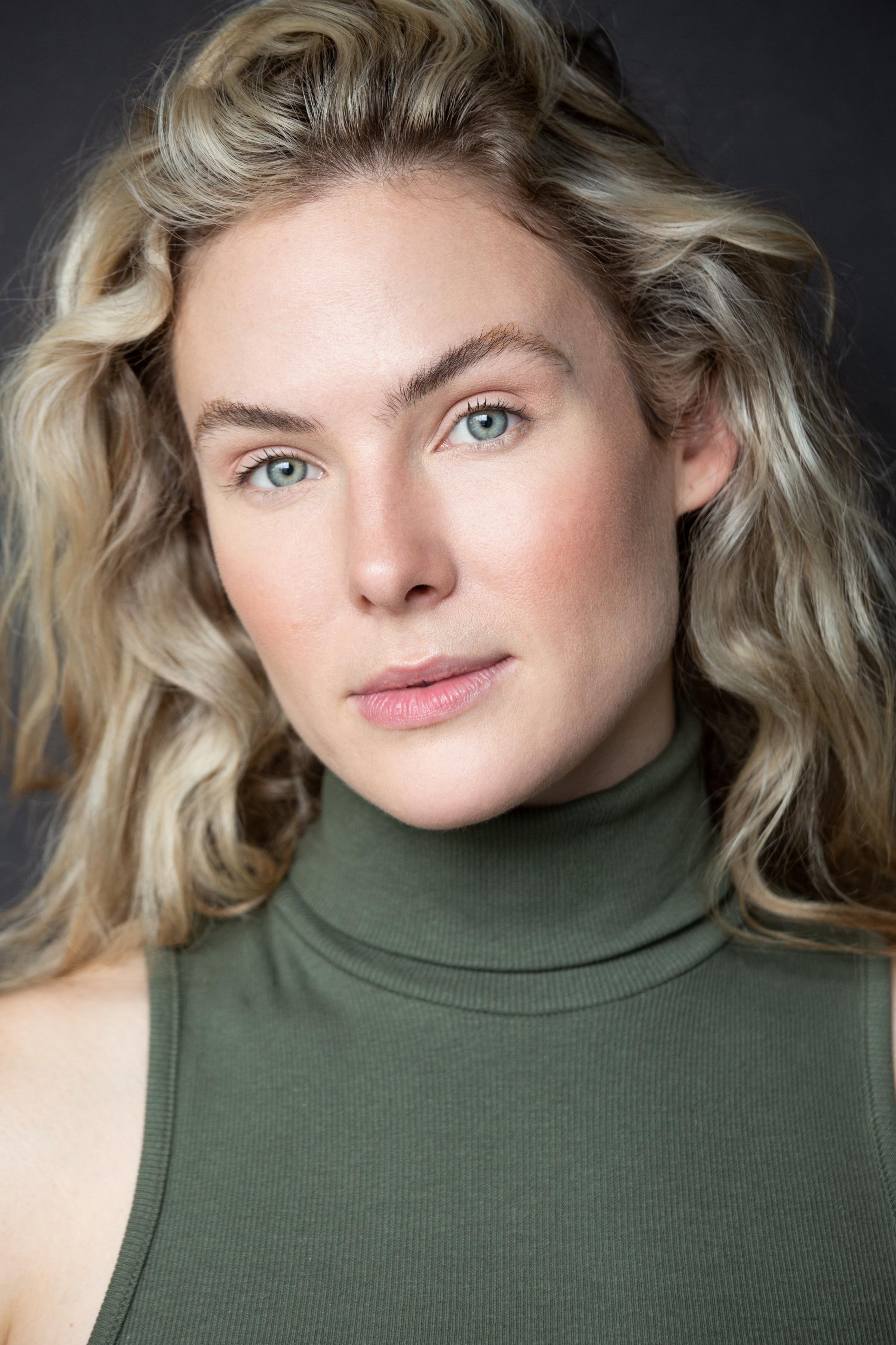 actor Siobhan Bolton large photo