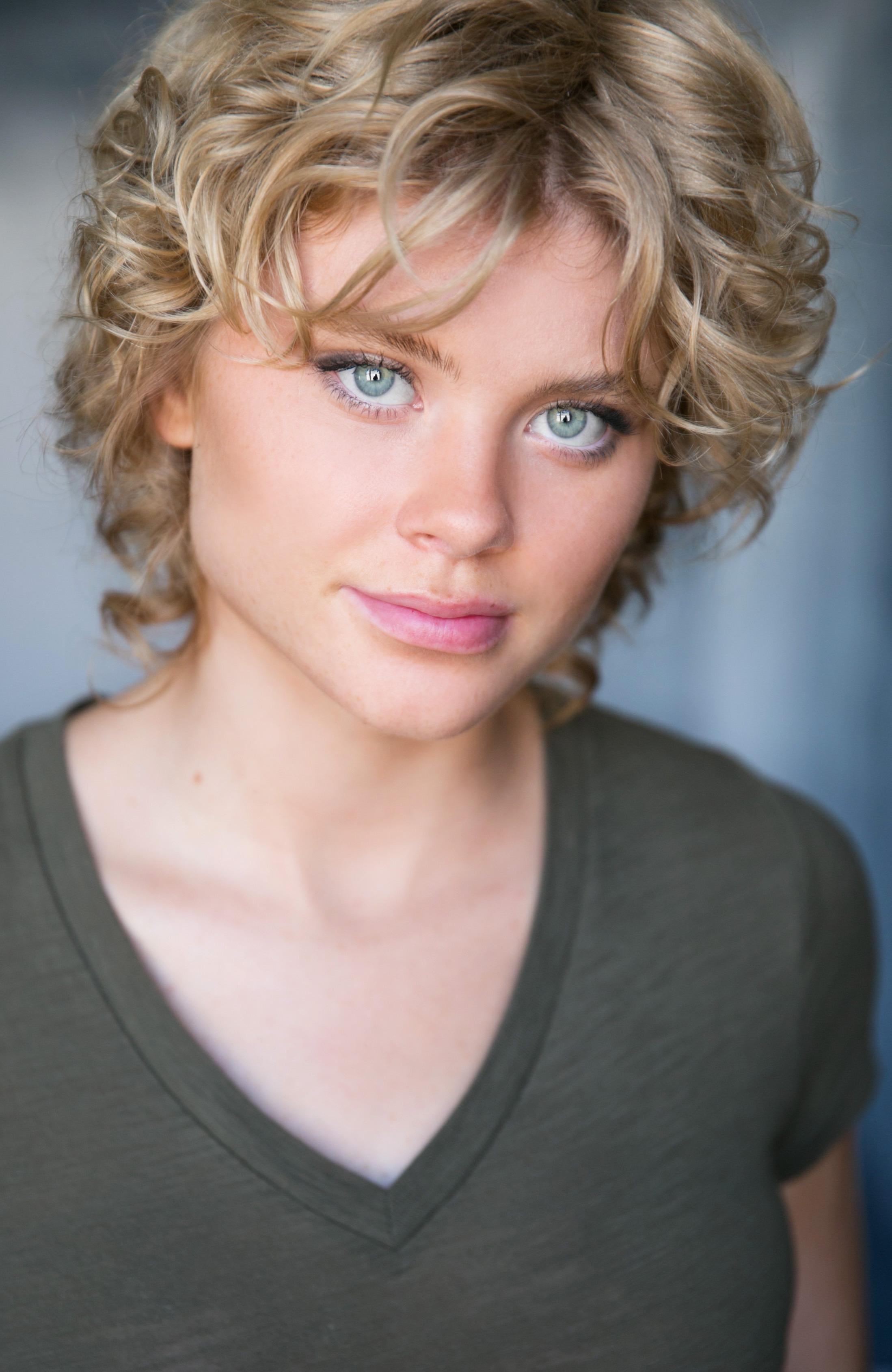 actor Hannah Christine Shetler large photo
