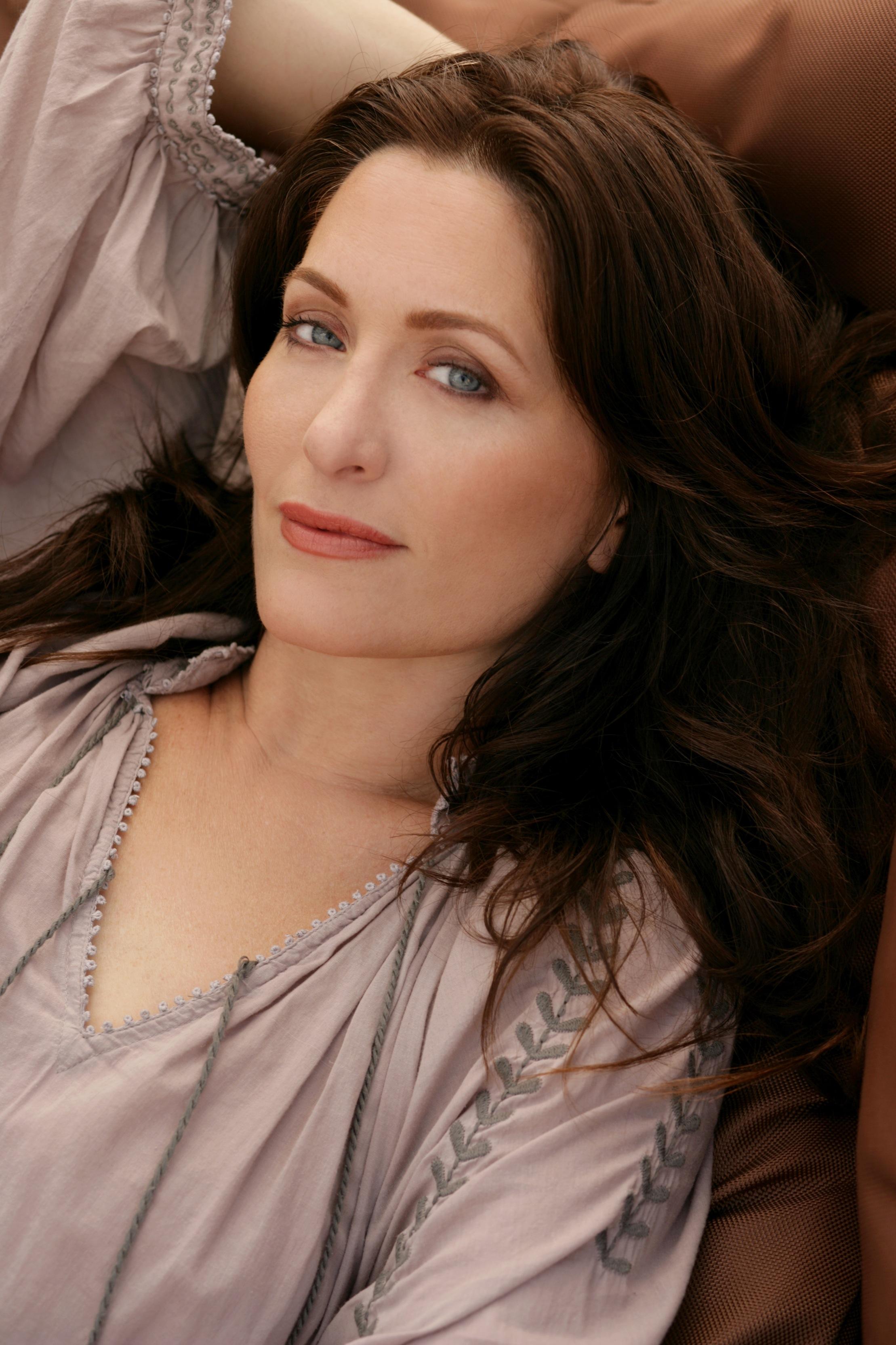 actor Maria Cina large photo