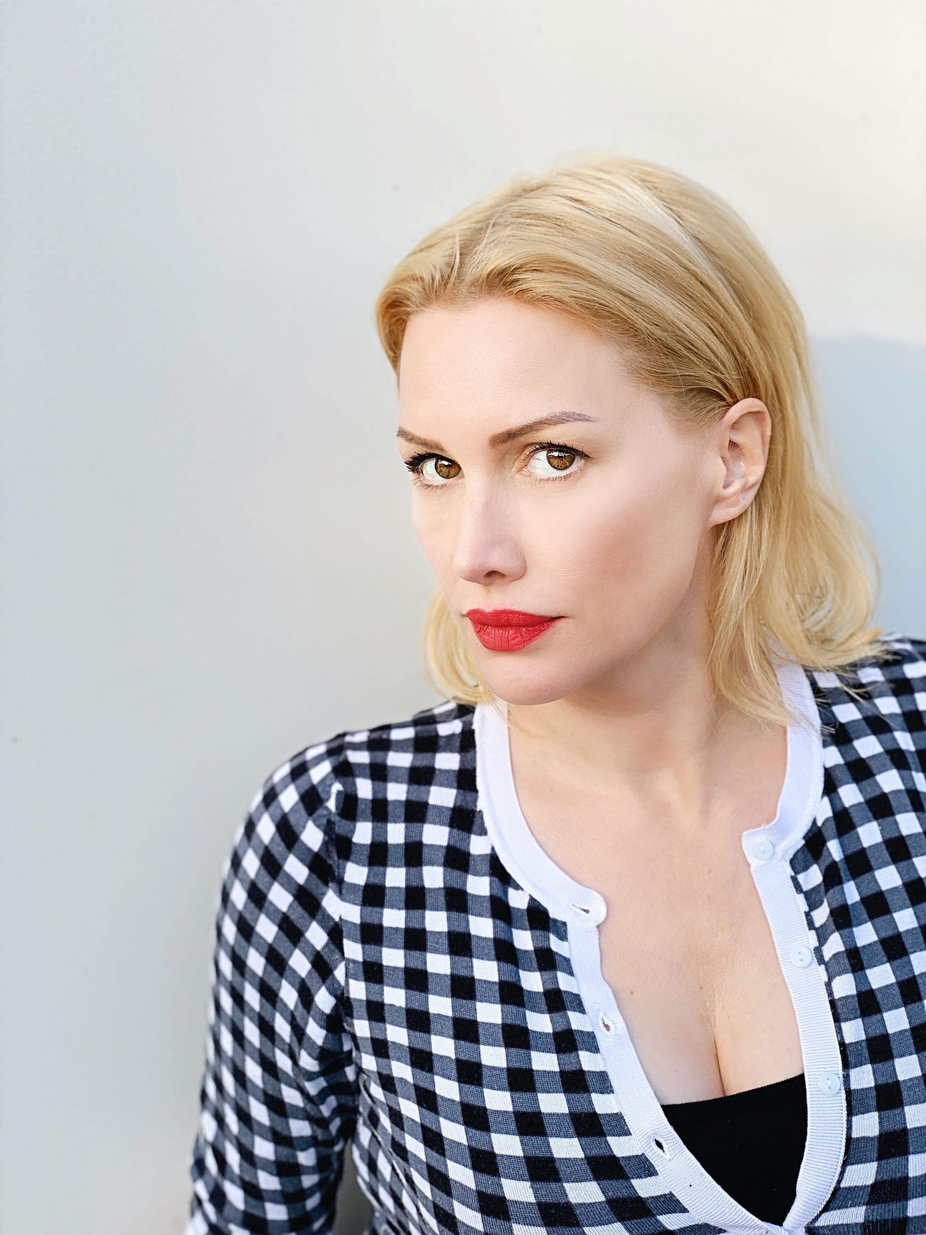 actor Alice Evans large photo