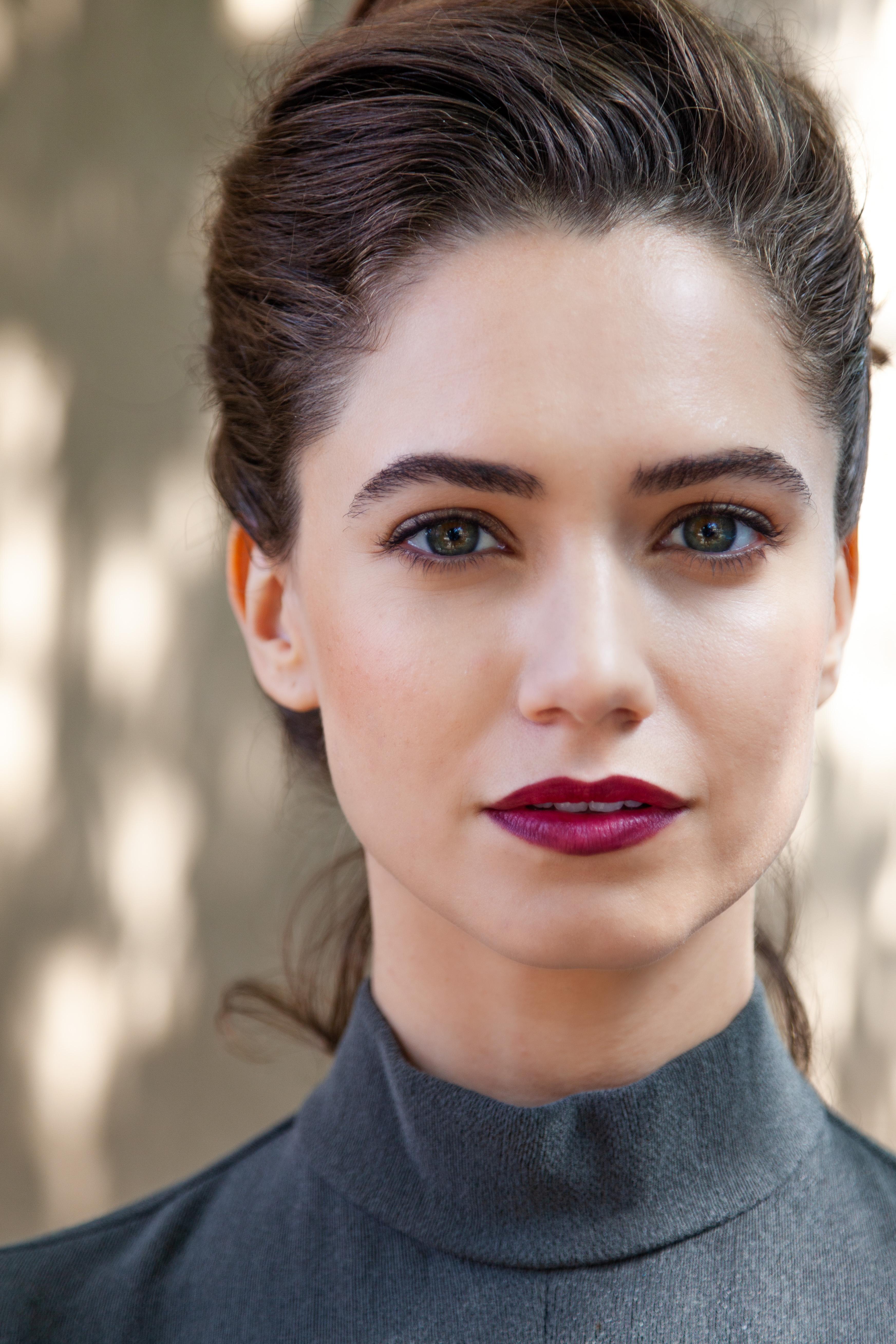 actor Victoria Geil large photo