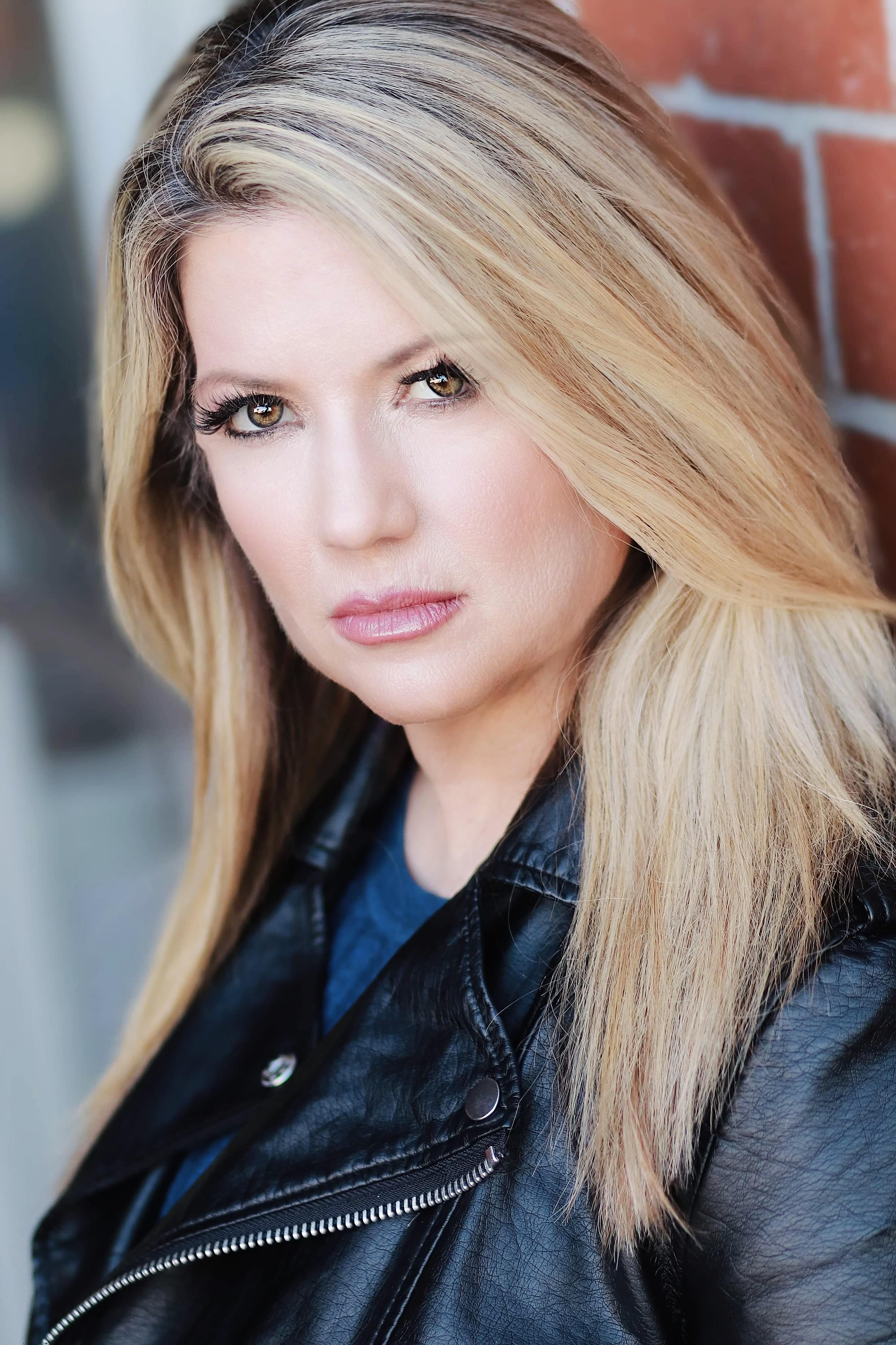 actor Tina Marie Nigro large photo