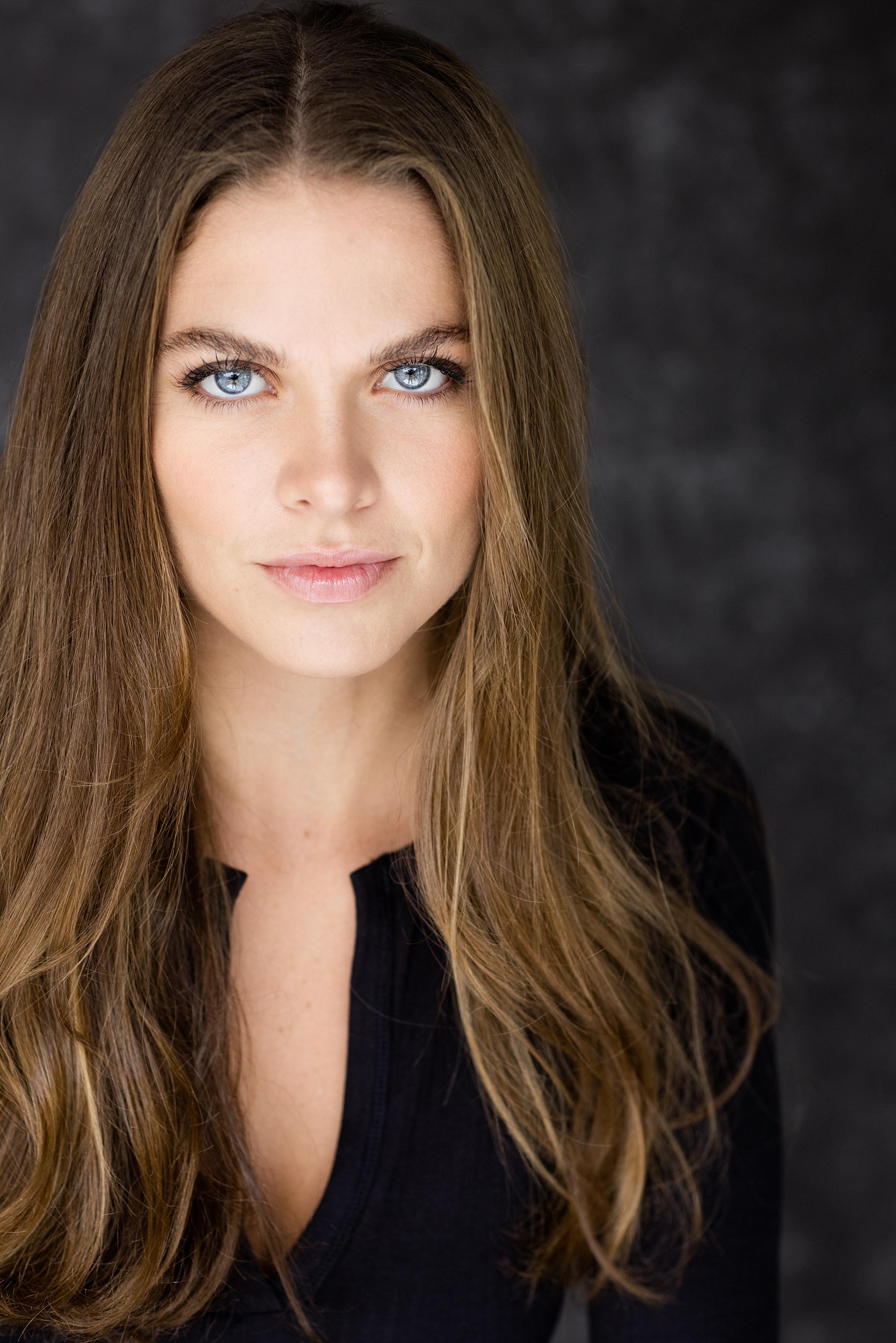 actor Katie Monds large photo