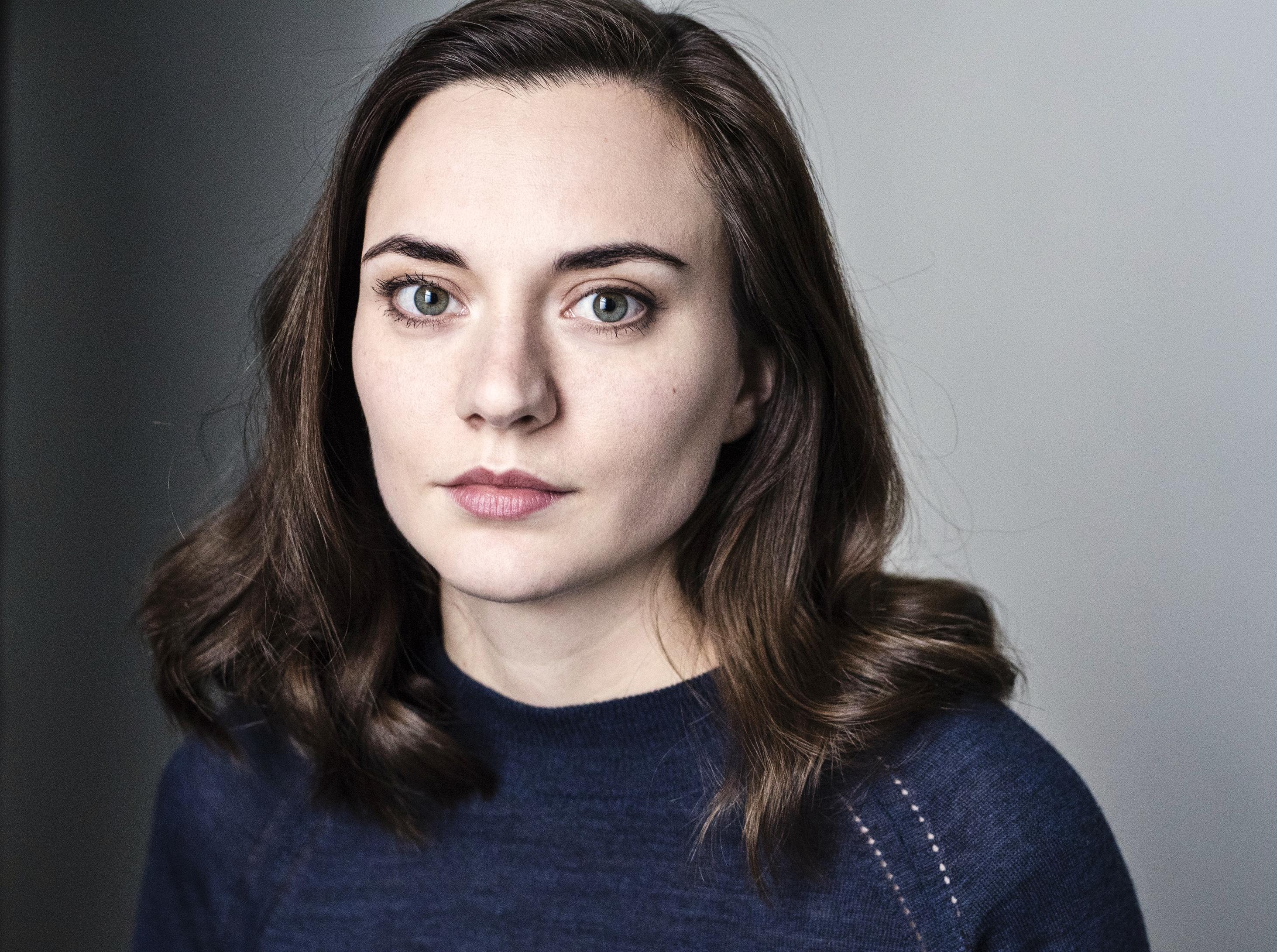 actor Ellie Goffe large photo