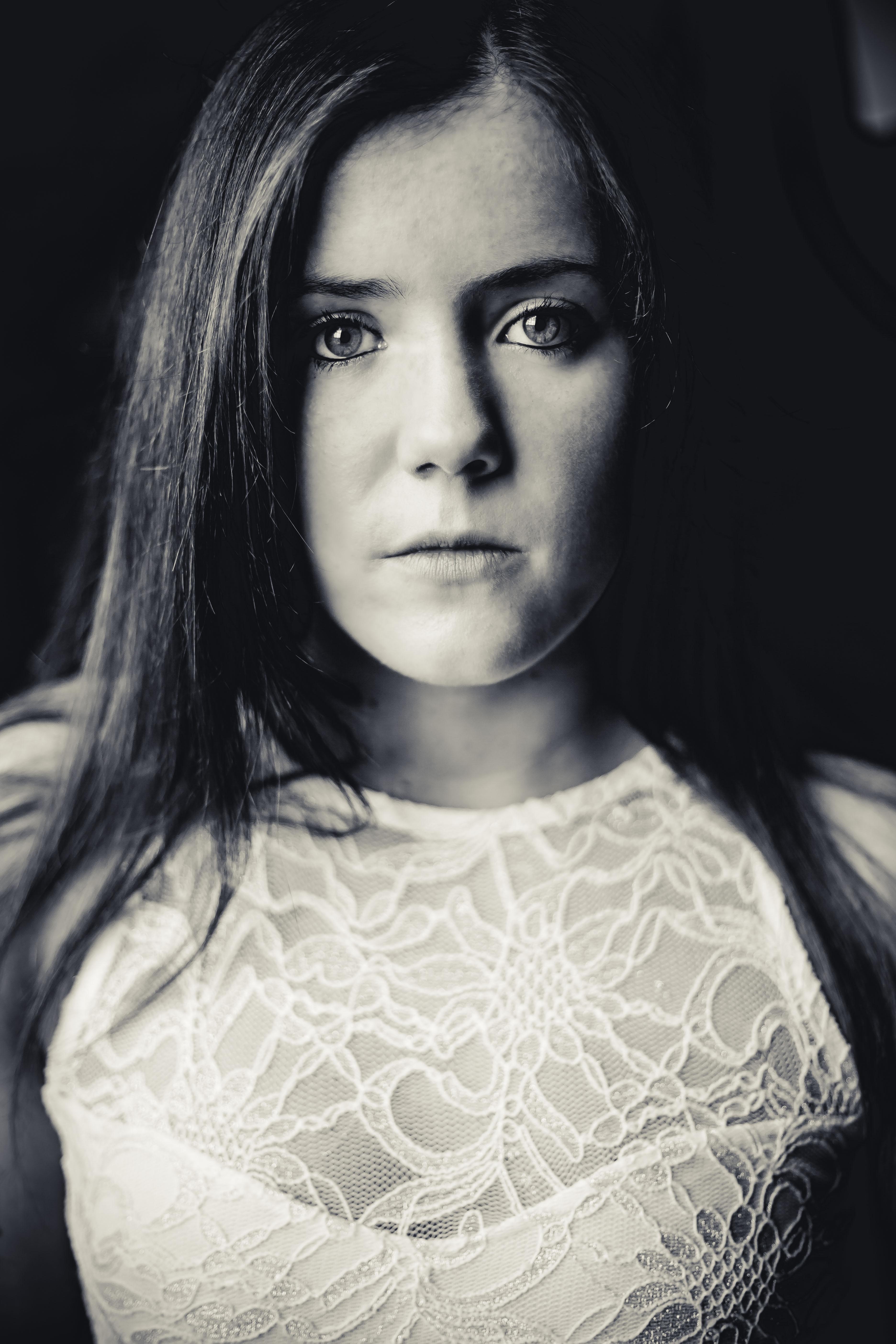 actor Lara Graham large photo