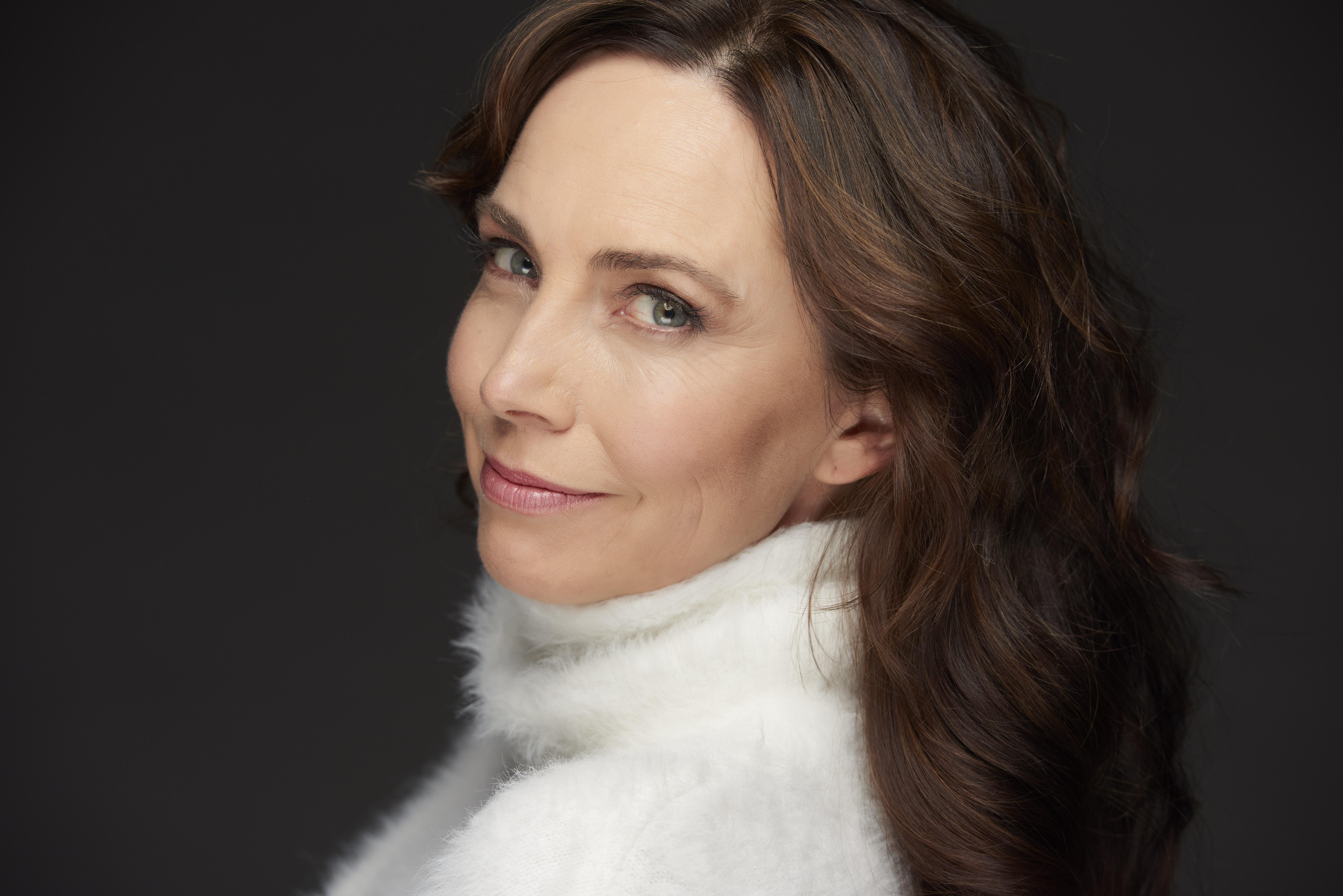 actor Laurel Harris large photo