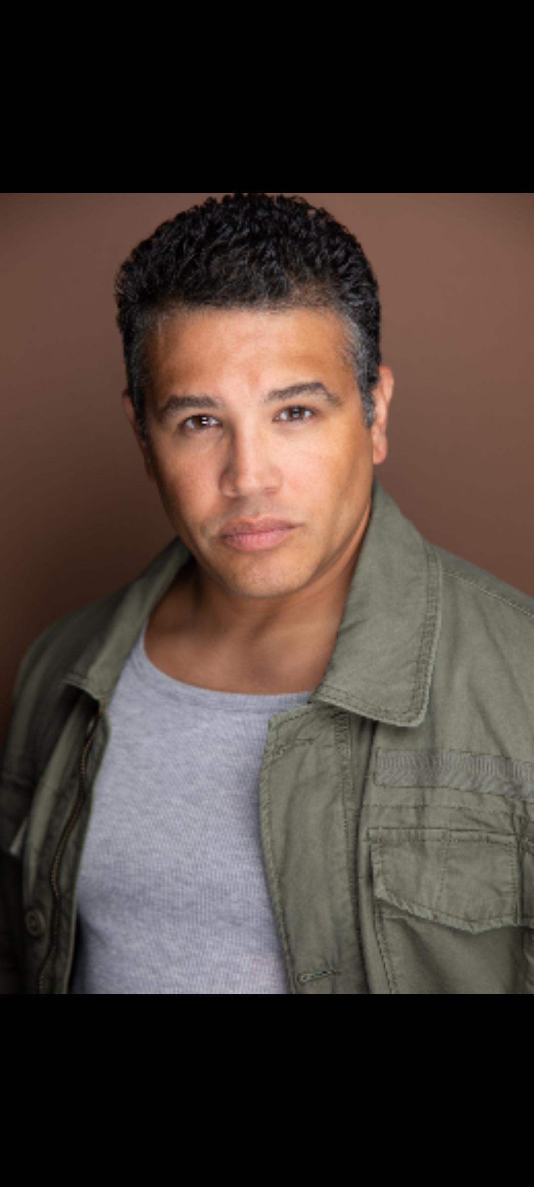 actor Mike Figueroa large photo