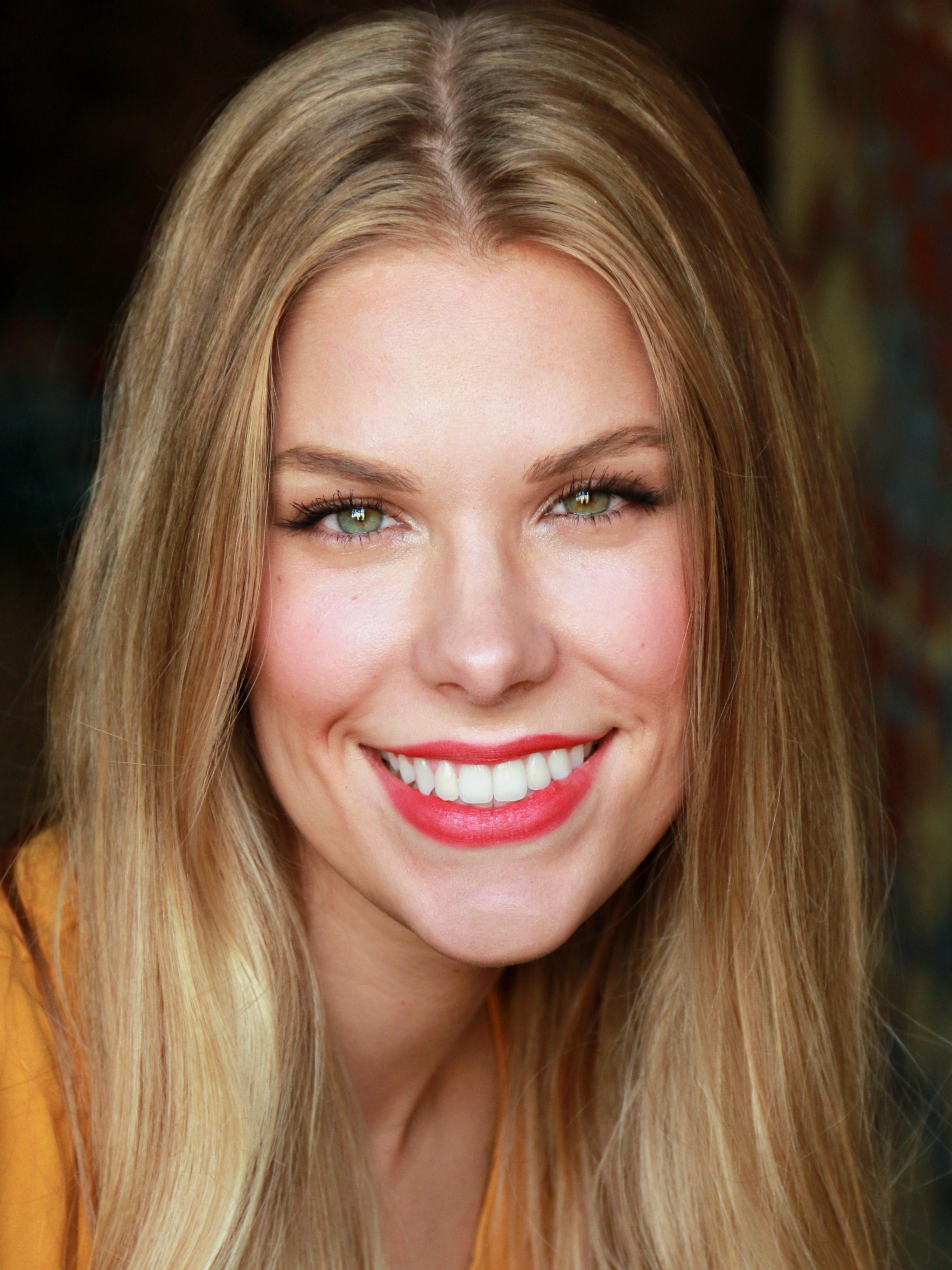 actor Nicolette Santino large photo