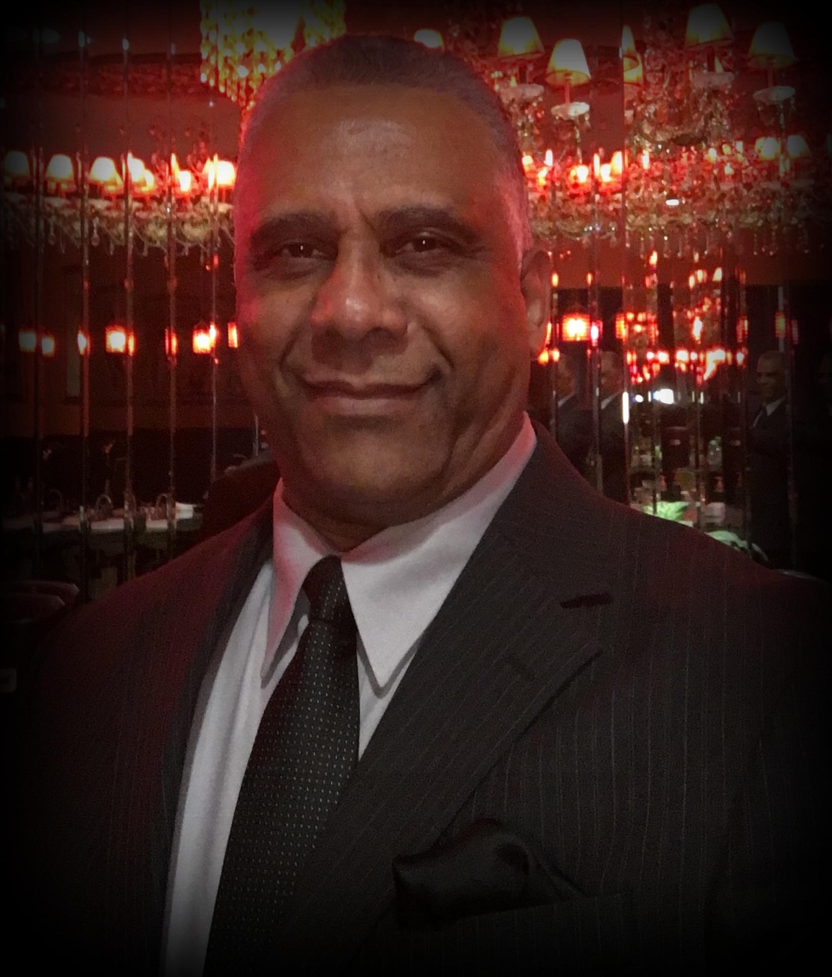 actor Michael Monteiro large photo