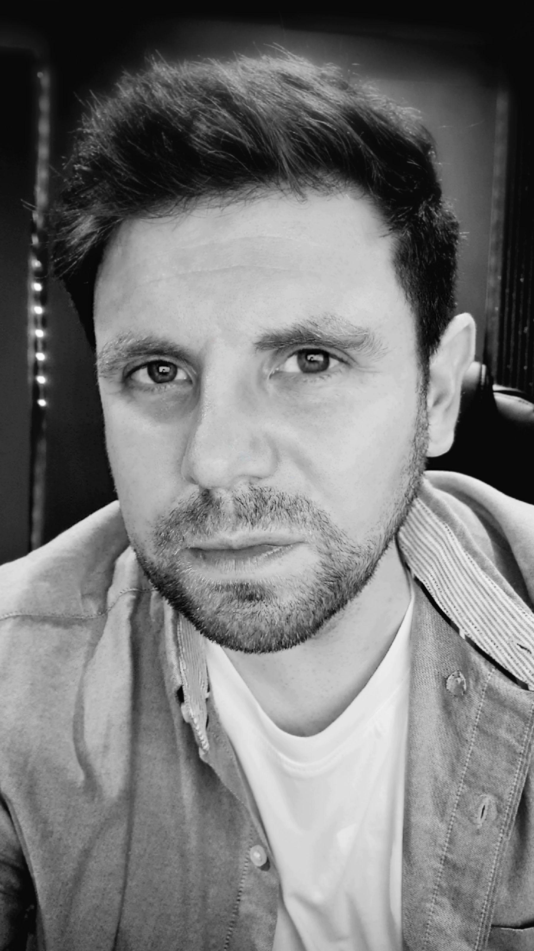 actor Scott Tunnix large photo