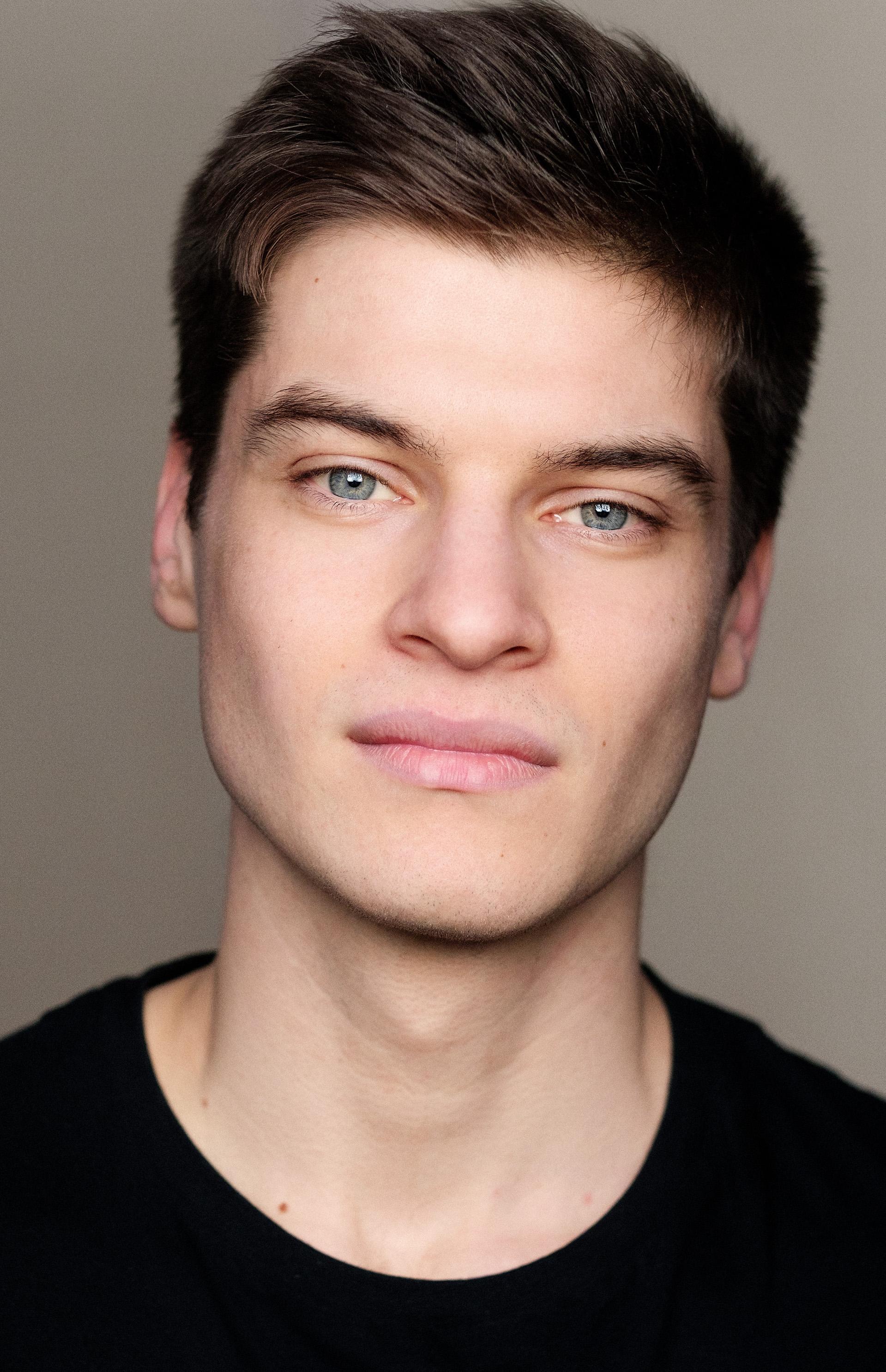 actor Lewis Hayes large photo