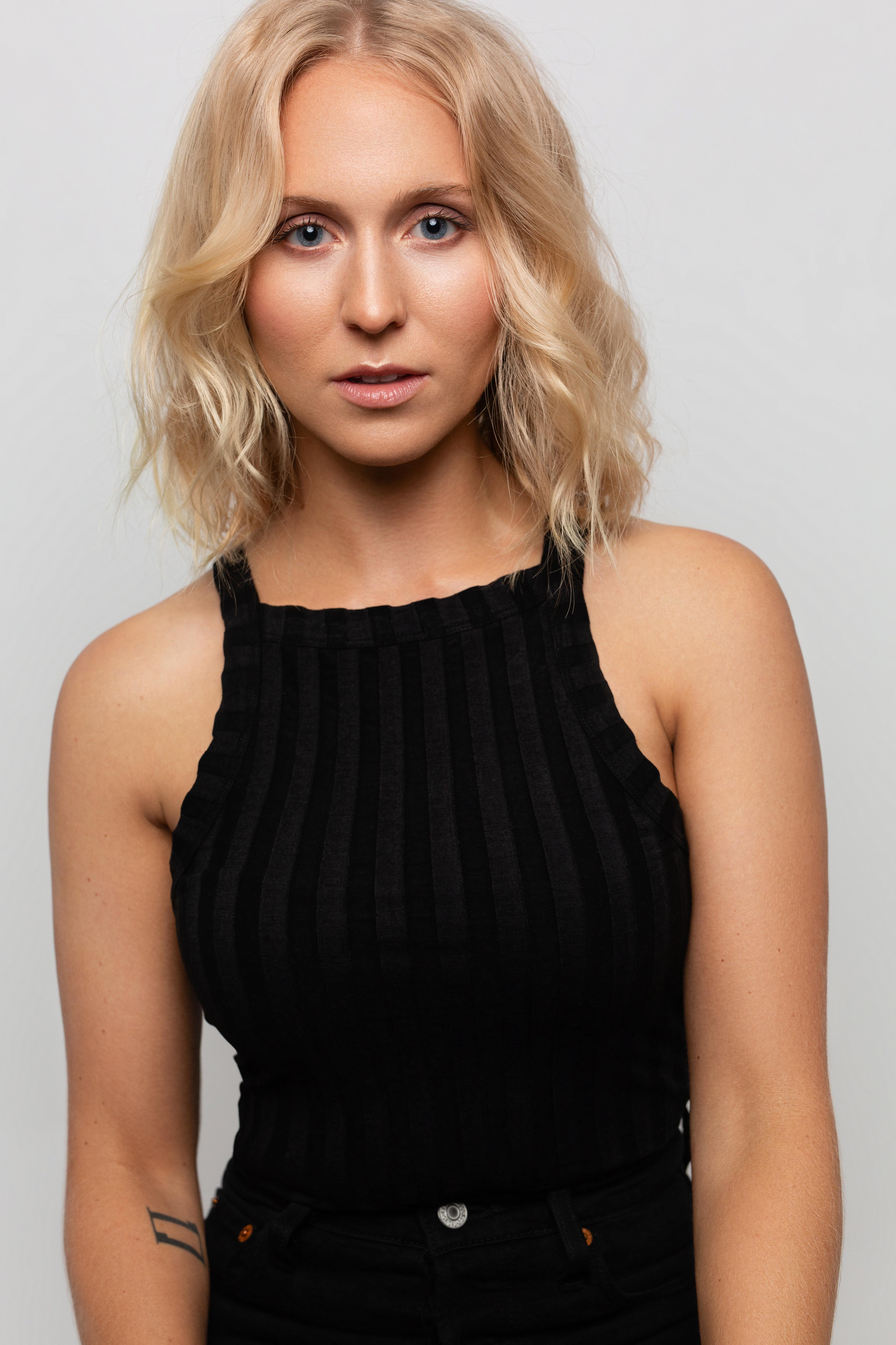 actor Kelly Mis large photo