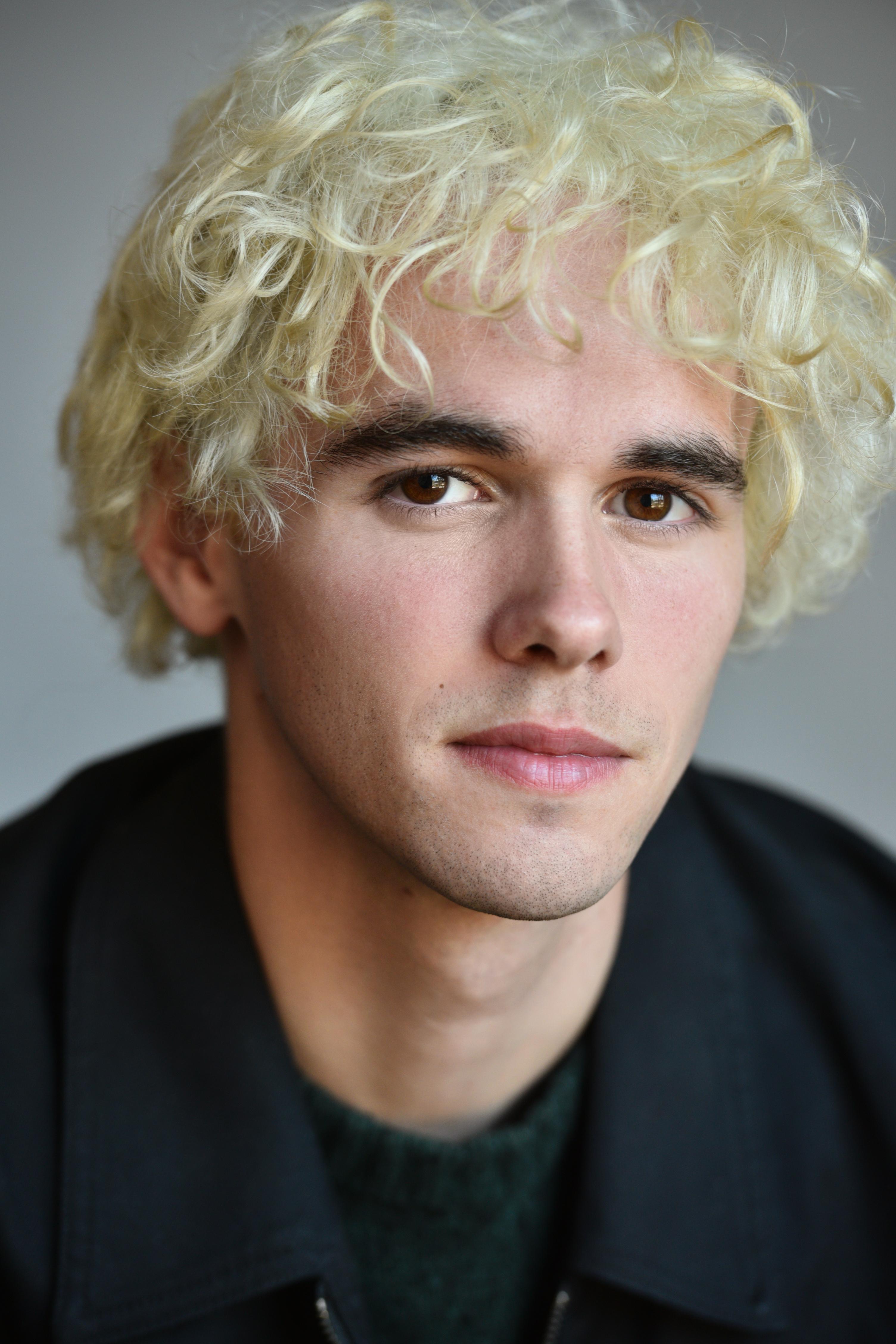 actor Noah Toth large photo