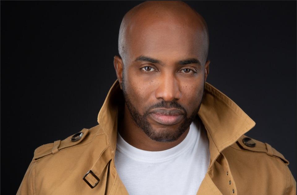 actor Roderick Bell large photo