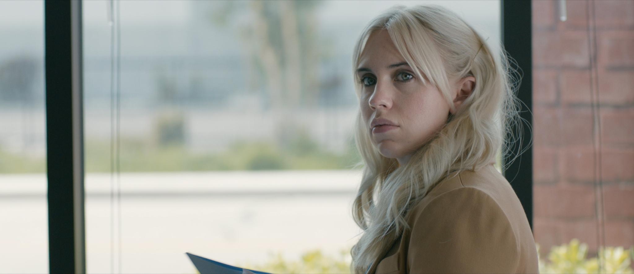 actor Kristin Archibald large photo