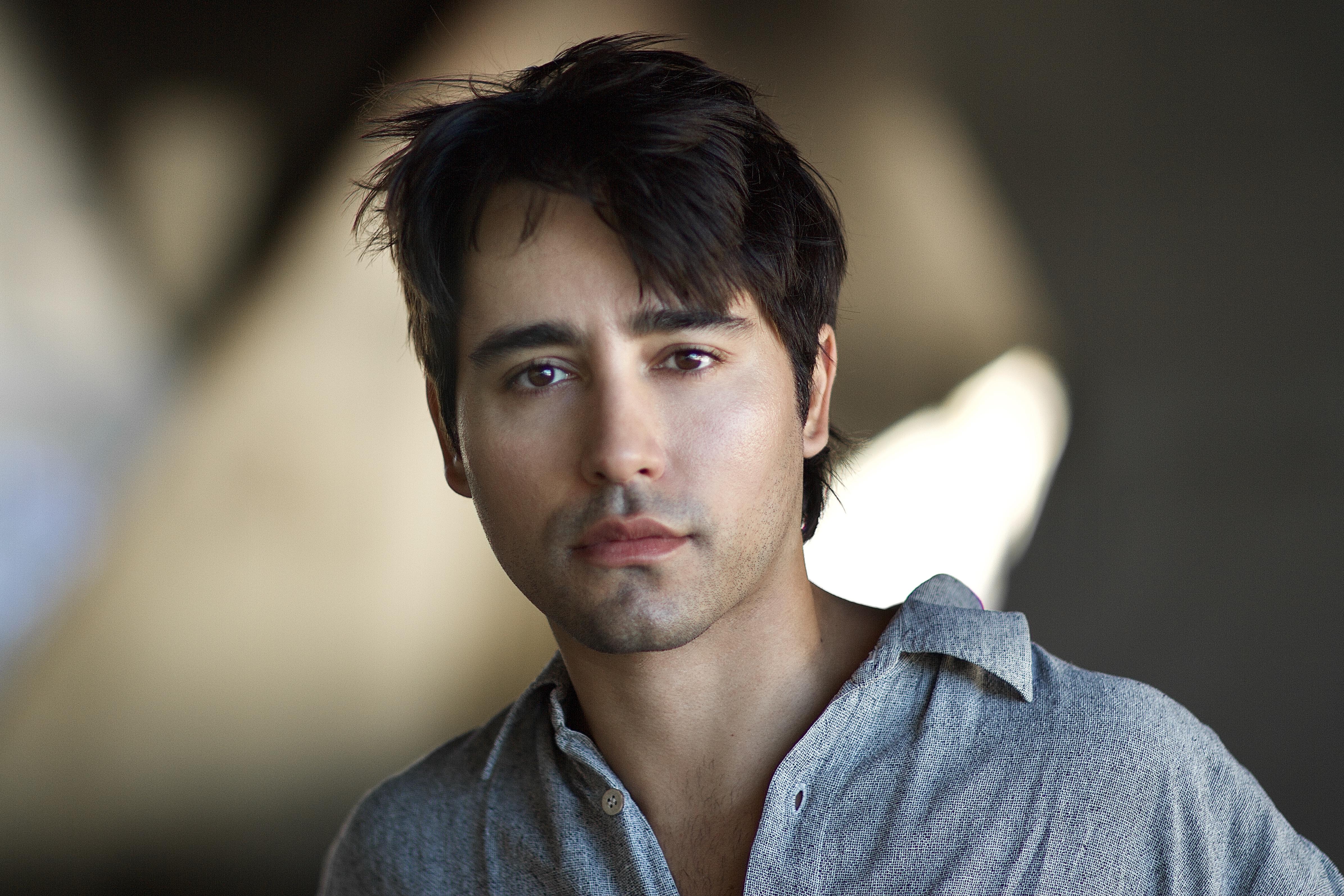 actor Evan Bittencourt large photo