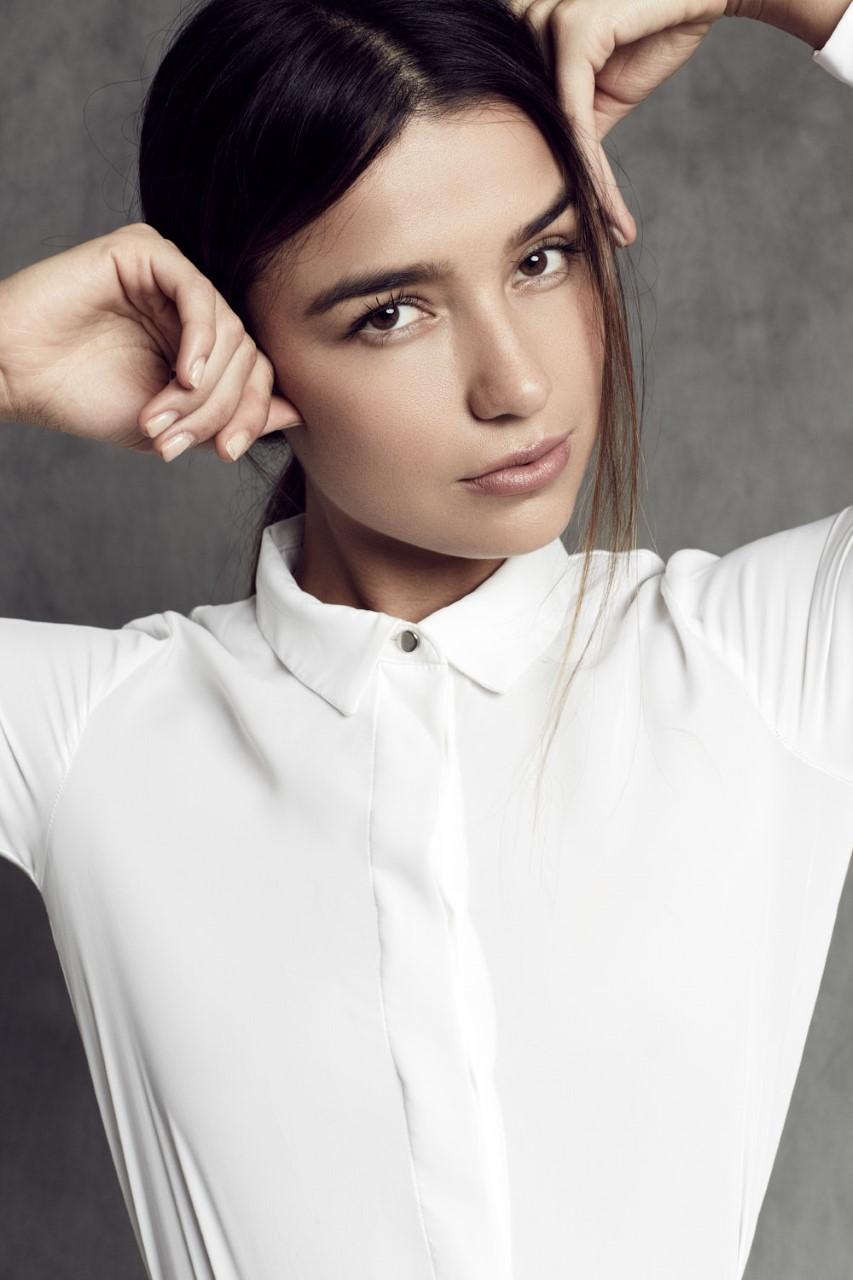 actor Alex Luna large photo