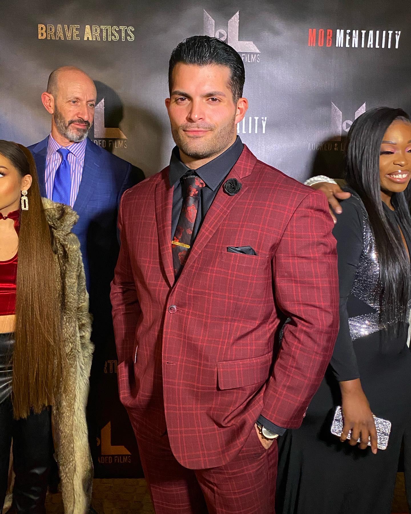 actor Mike Taverna large photo