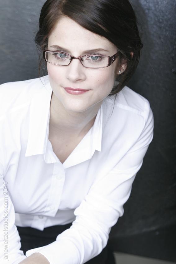 actor Mandie Vredegoor large photo