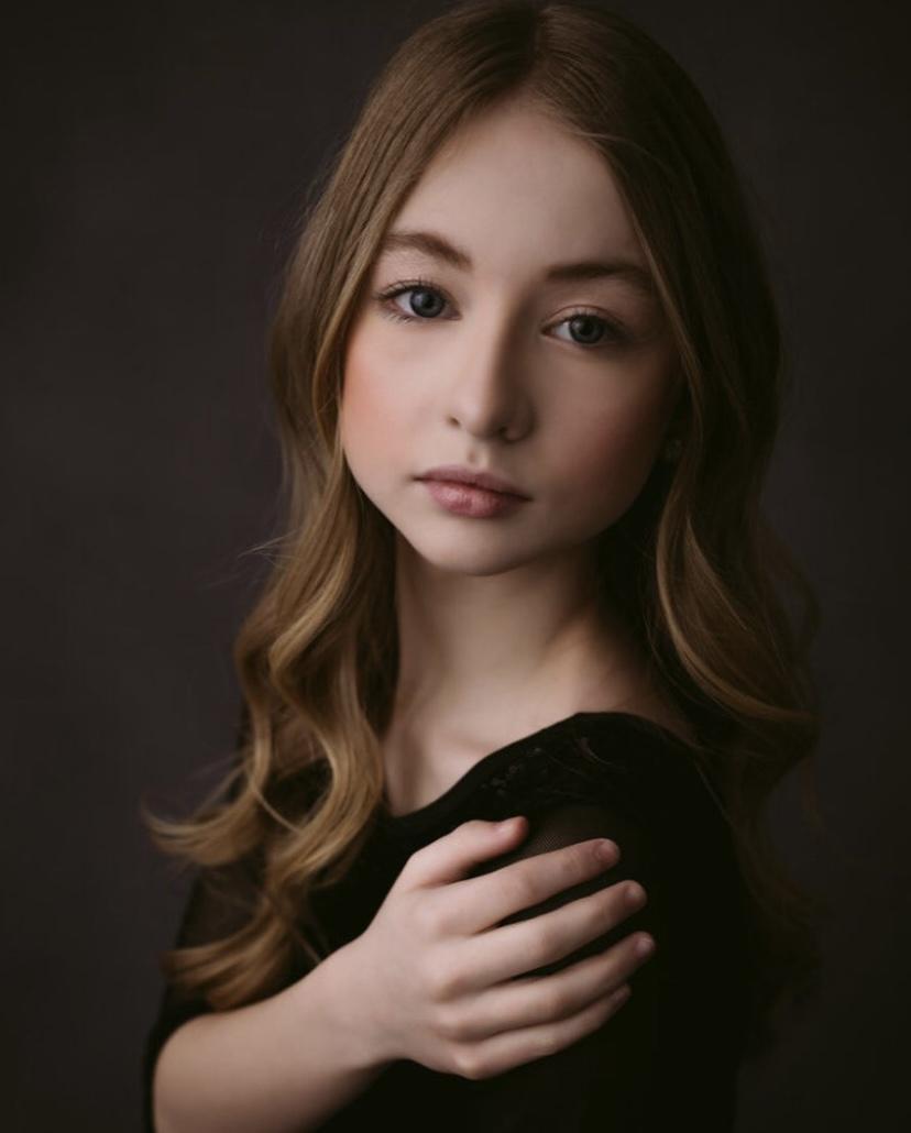 actor Lacey Oake large photo