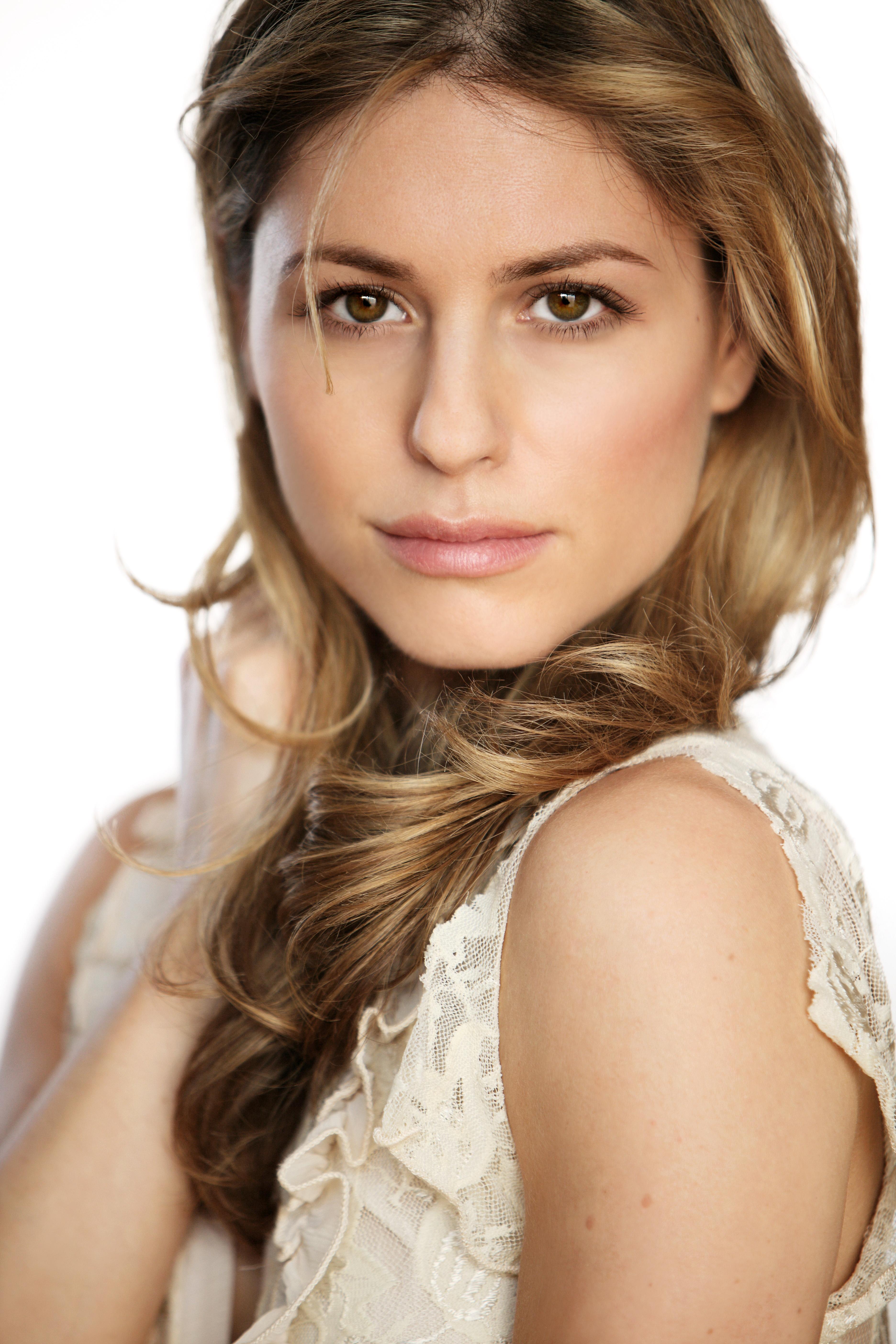 actor Persephone Apostolou large photo