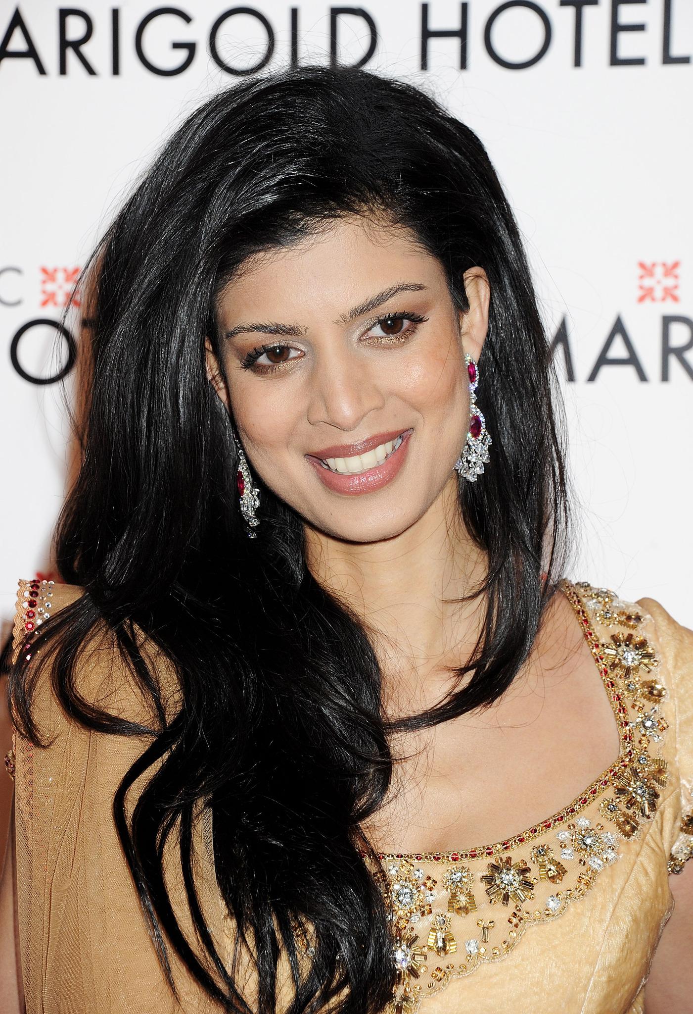 actor Tina Desai large photo