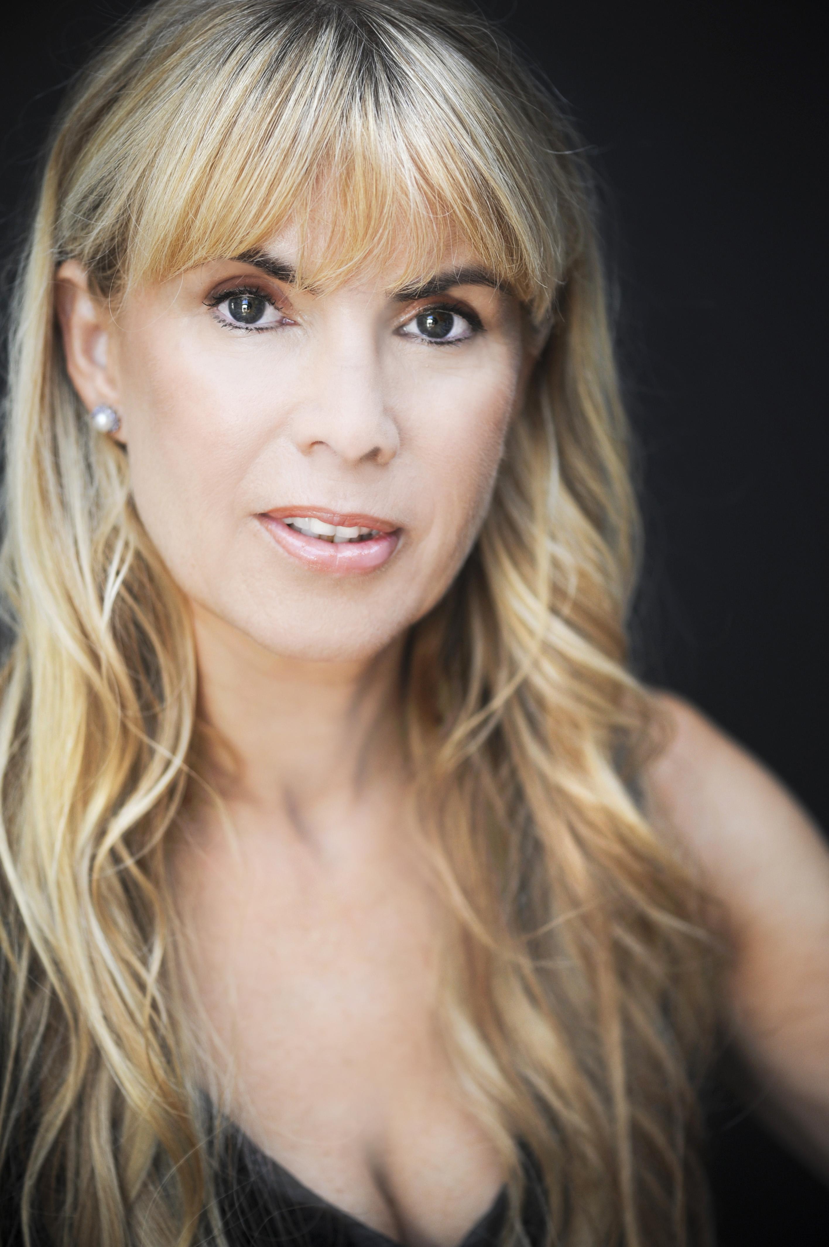 actor Julia Verdin large photo