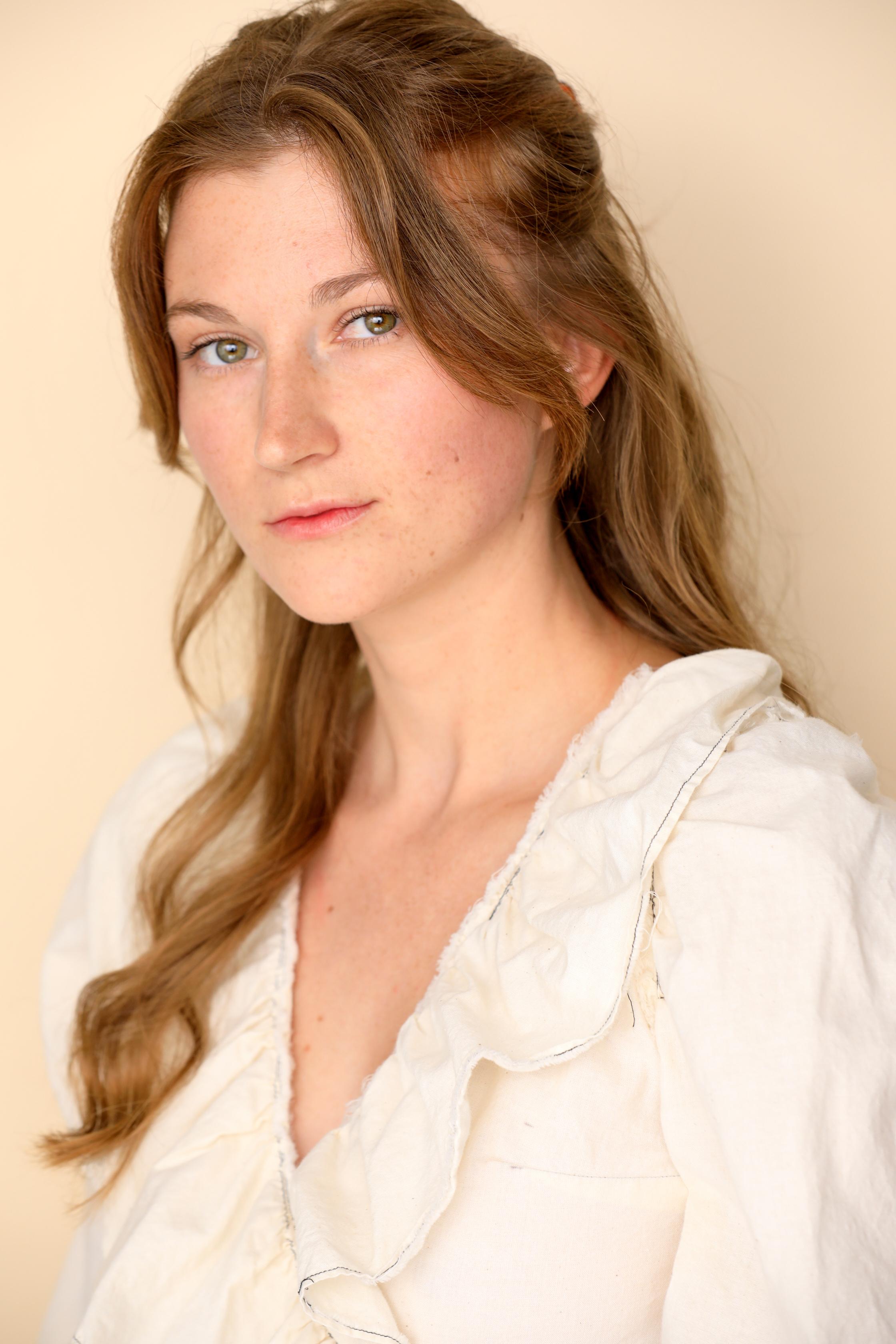 actor Abigail Sims large photo