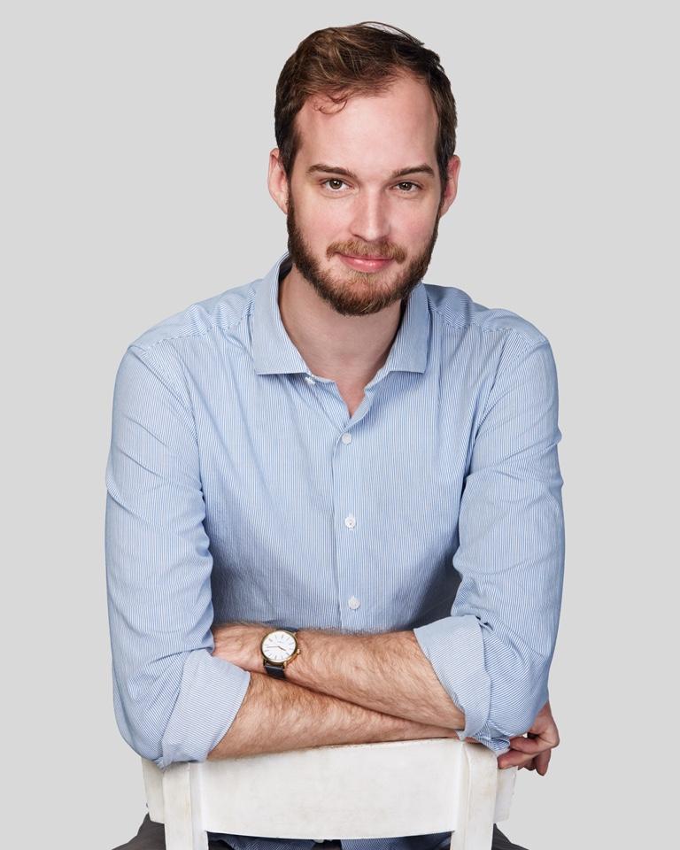 actor Alex McCooeye large photo