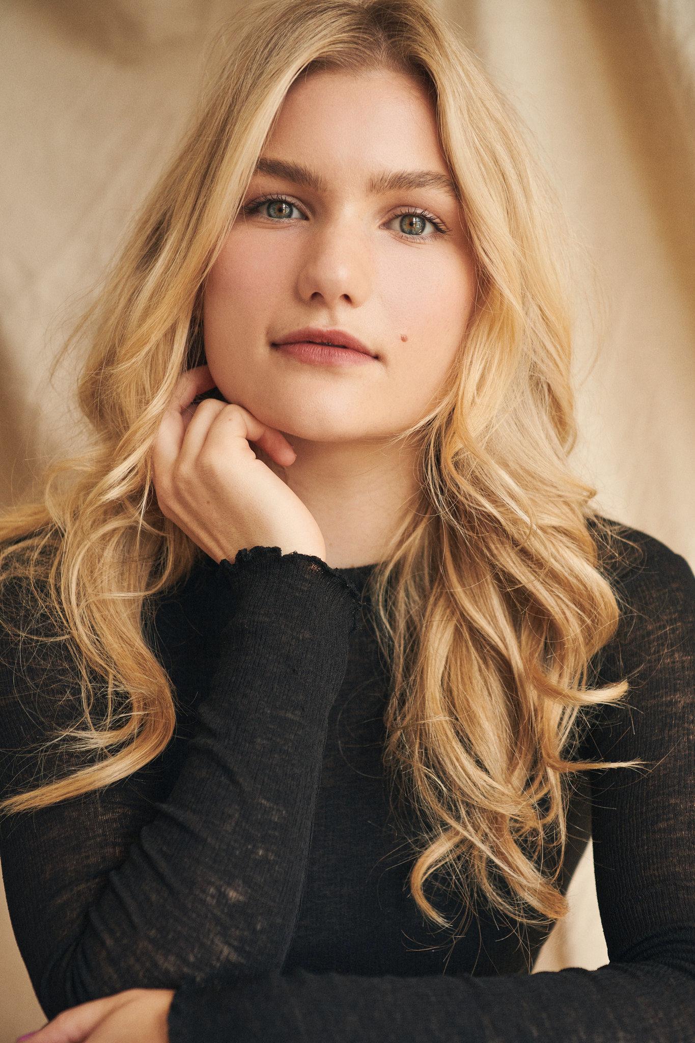 actor Summer Myers large photo