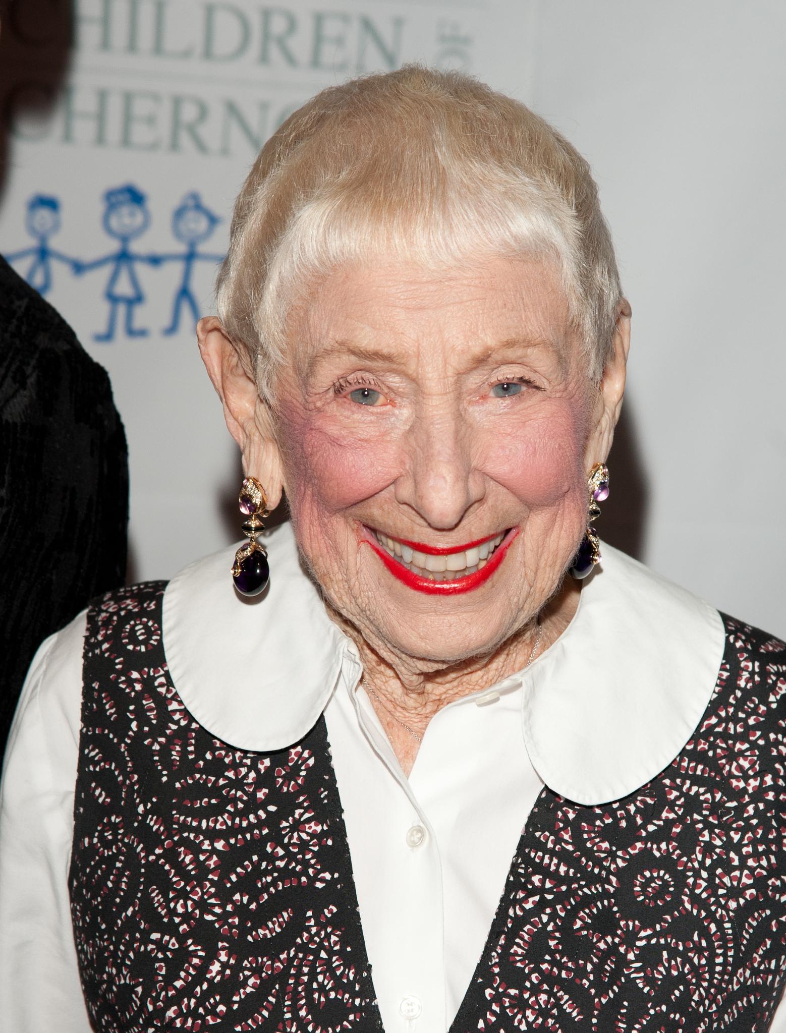 actor Leah Adler large photo