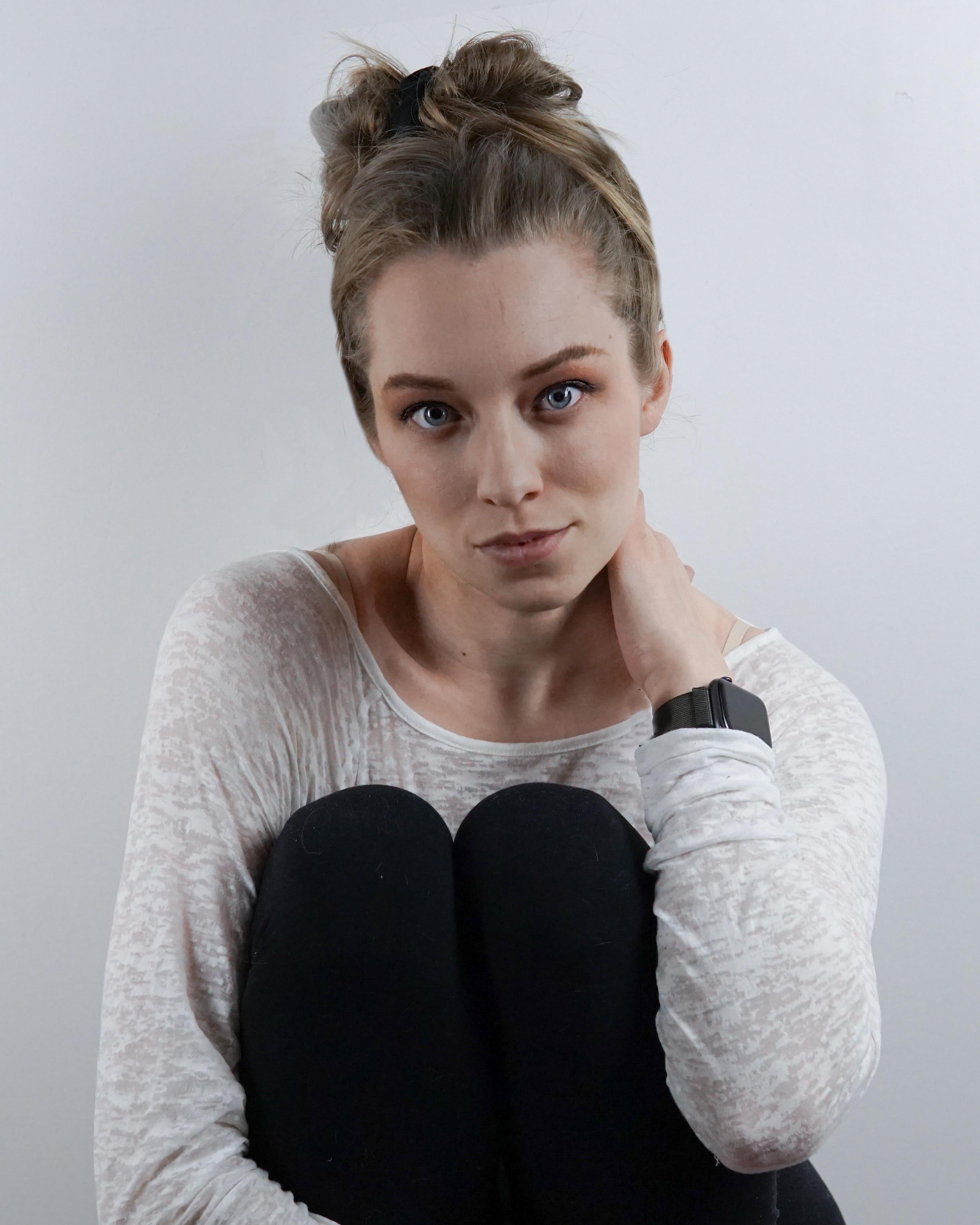 actor Katie Buitendyk large photo