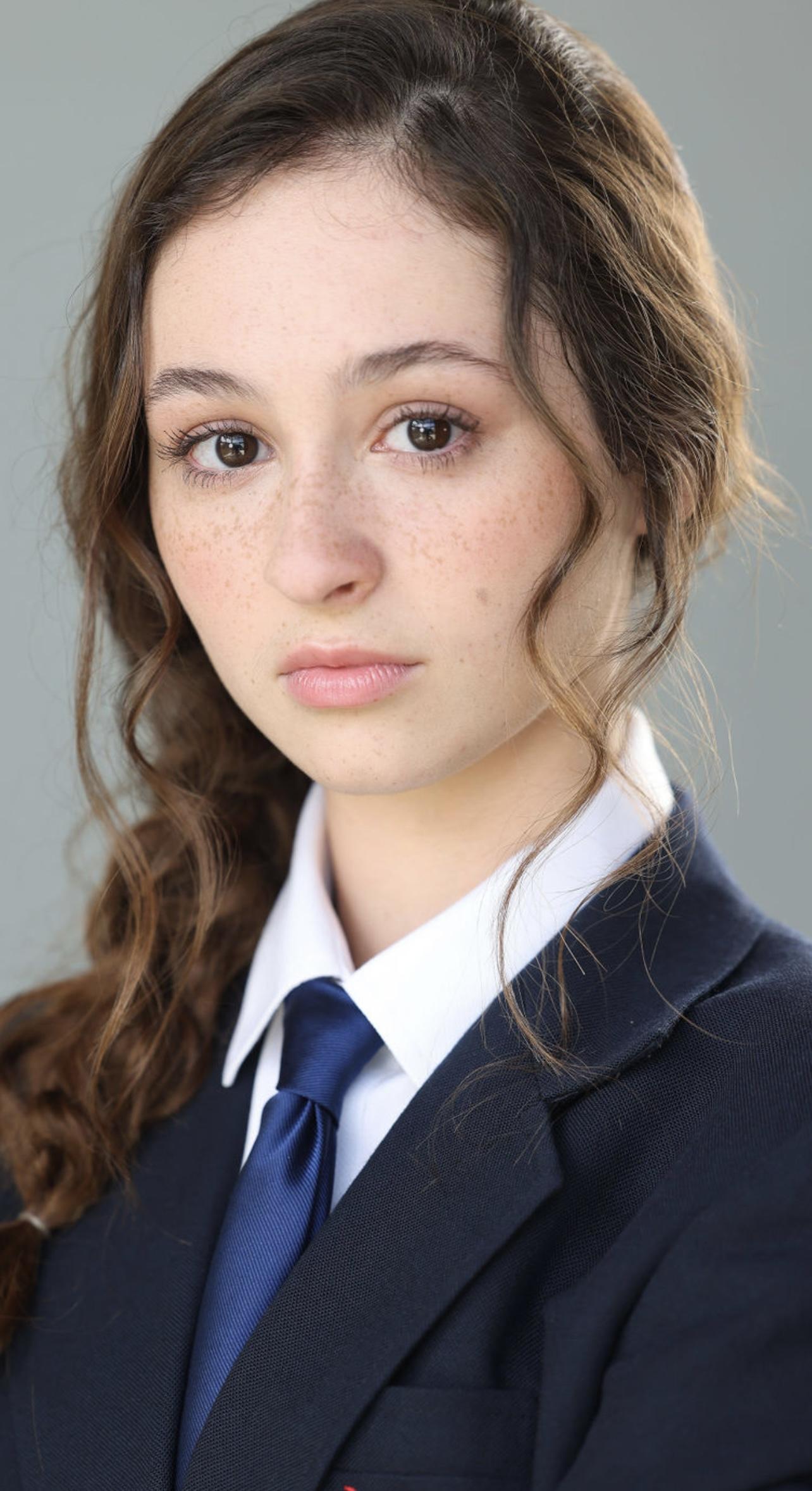 actor Gracie Silva large photo