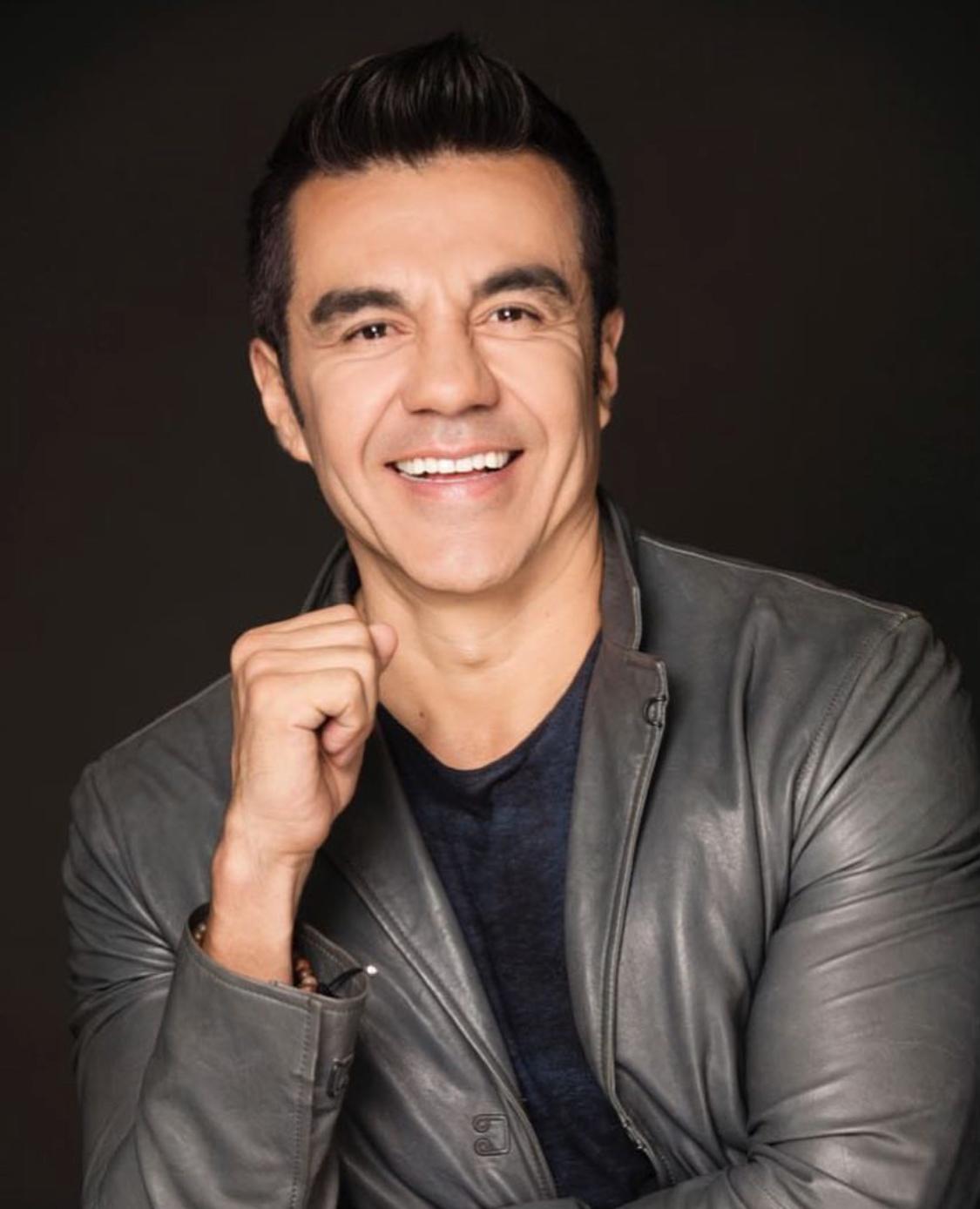 actor Adrian Uribe large photo