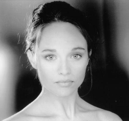 actor Kendra Waldman large photo