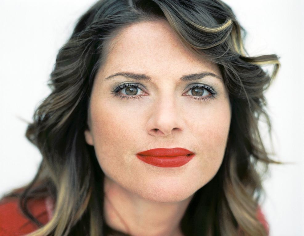 actor Julia Zemiro large photo