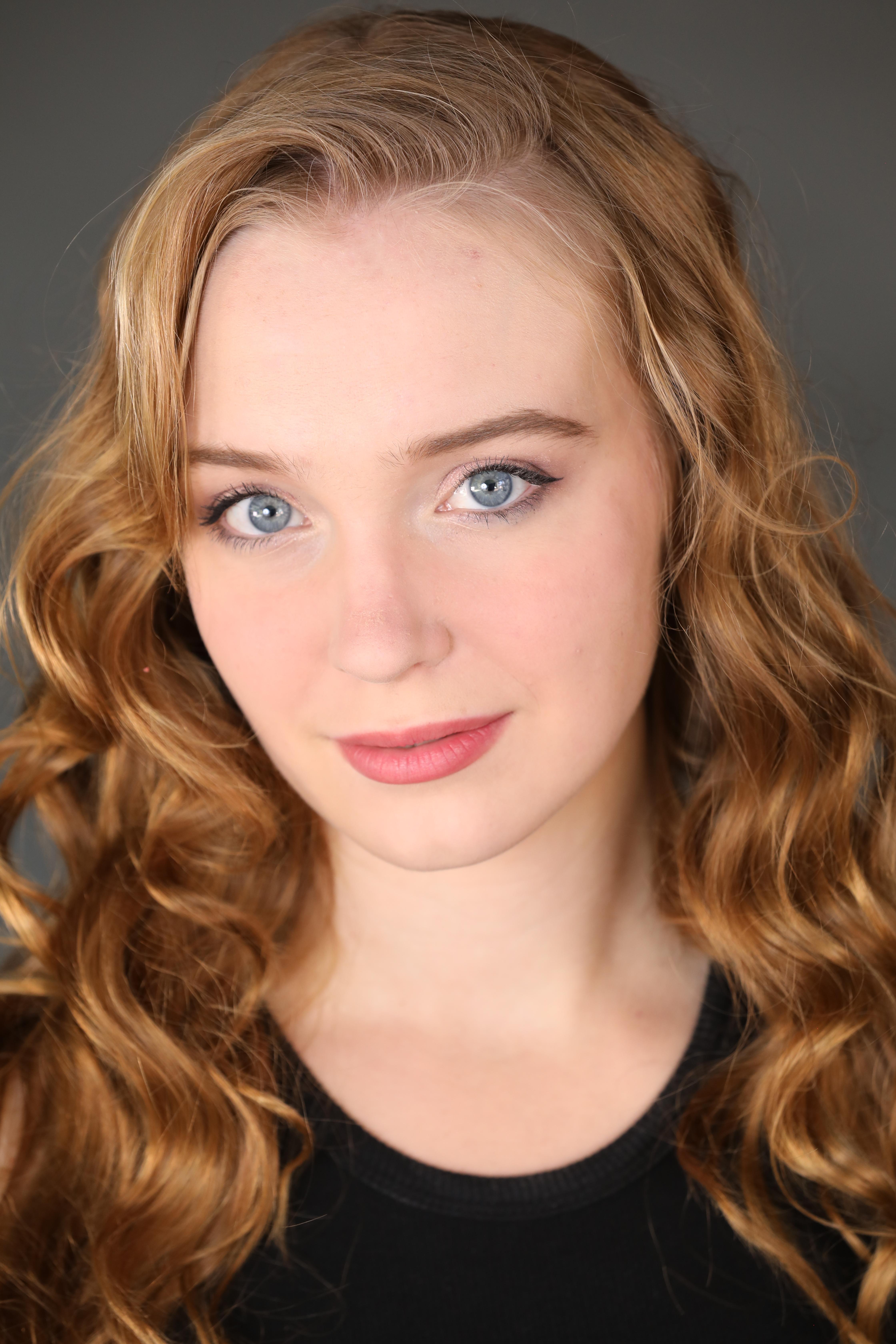 actor Sarah Hamilton large photo