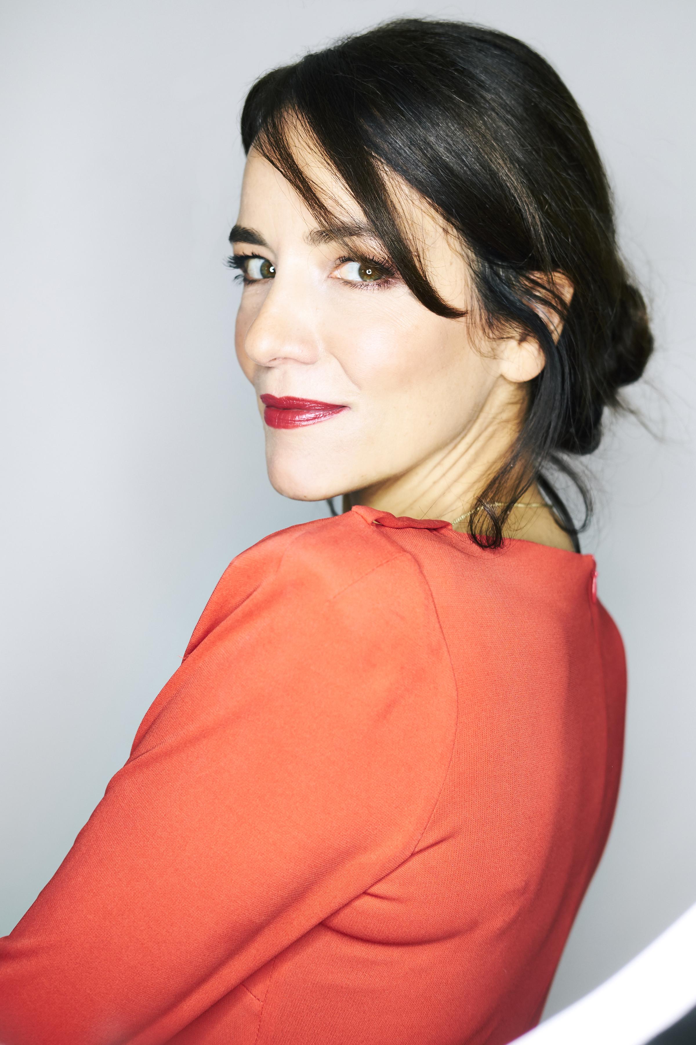 actor Elizabeth Healey large photo