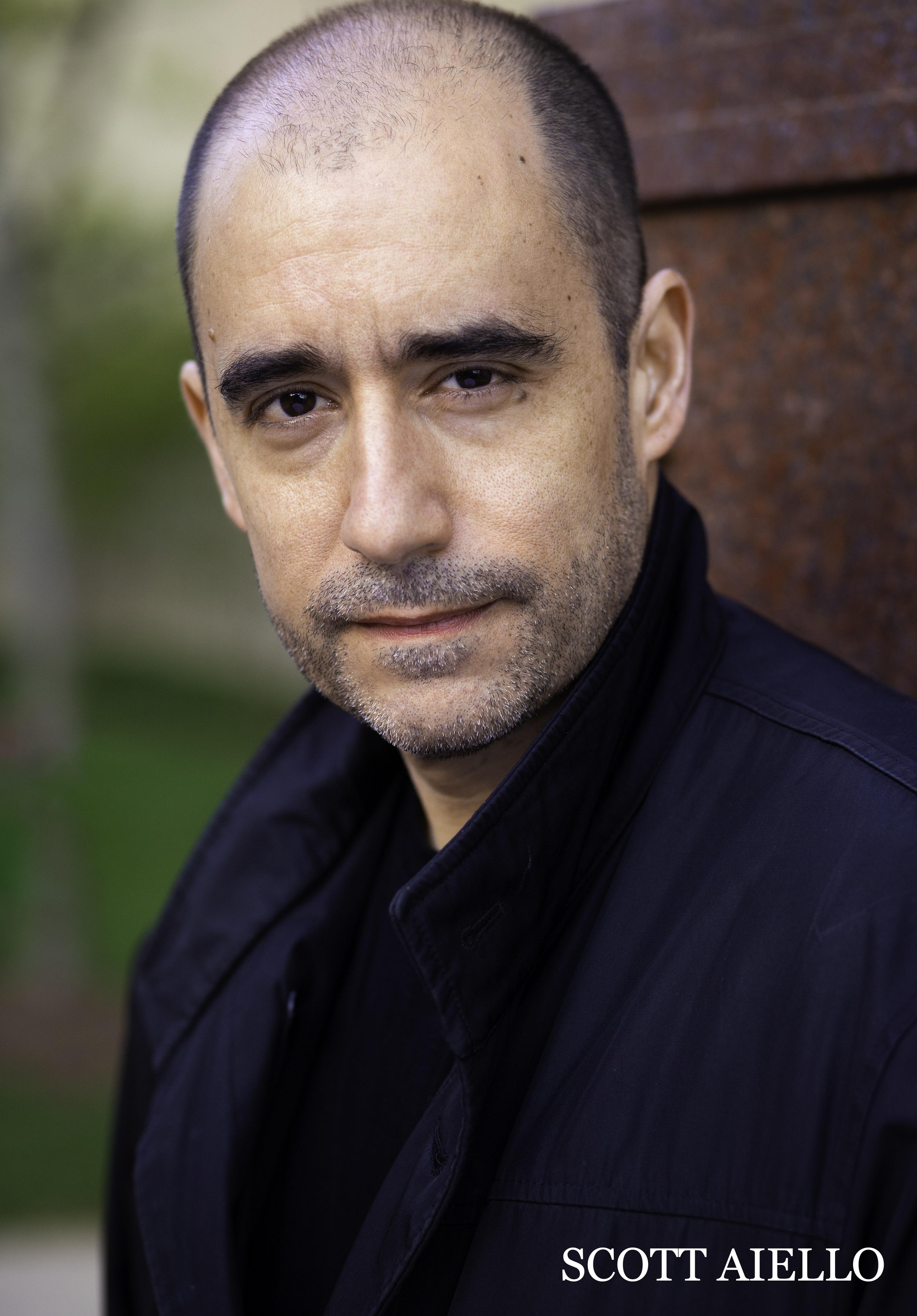 actor Scott Aiello large photo