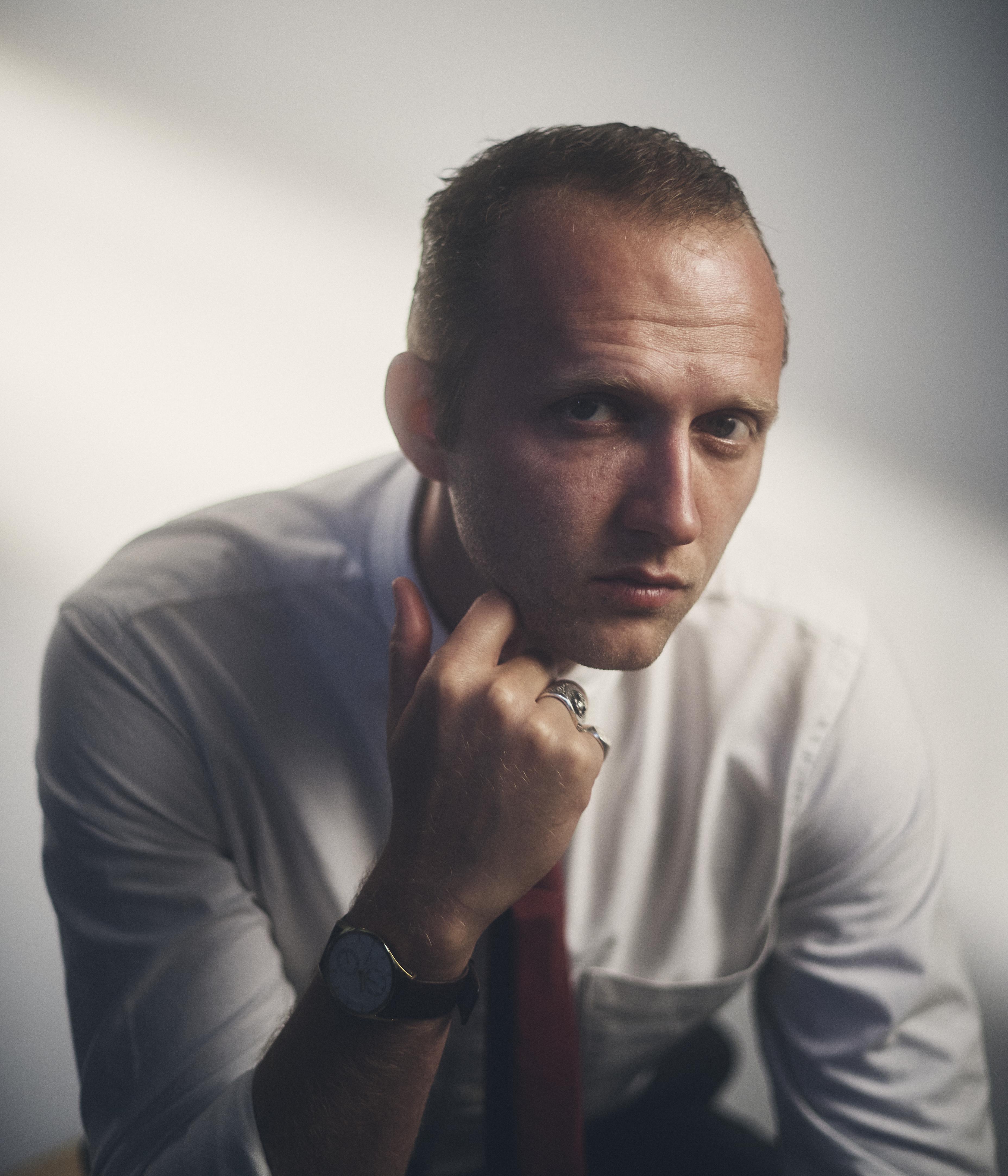 actor Lee Lomas large photo