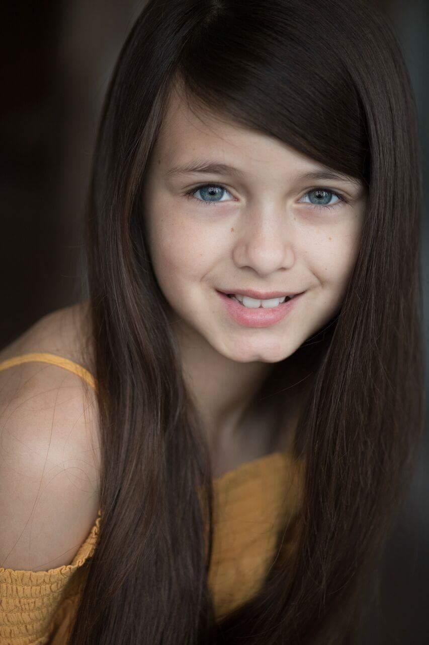 actor Chloe Romanski large photo