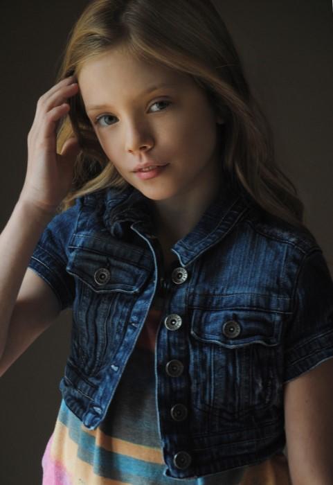 actor Julianne Taylor large photo