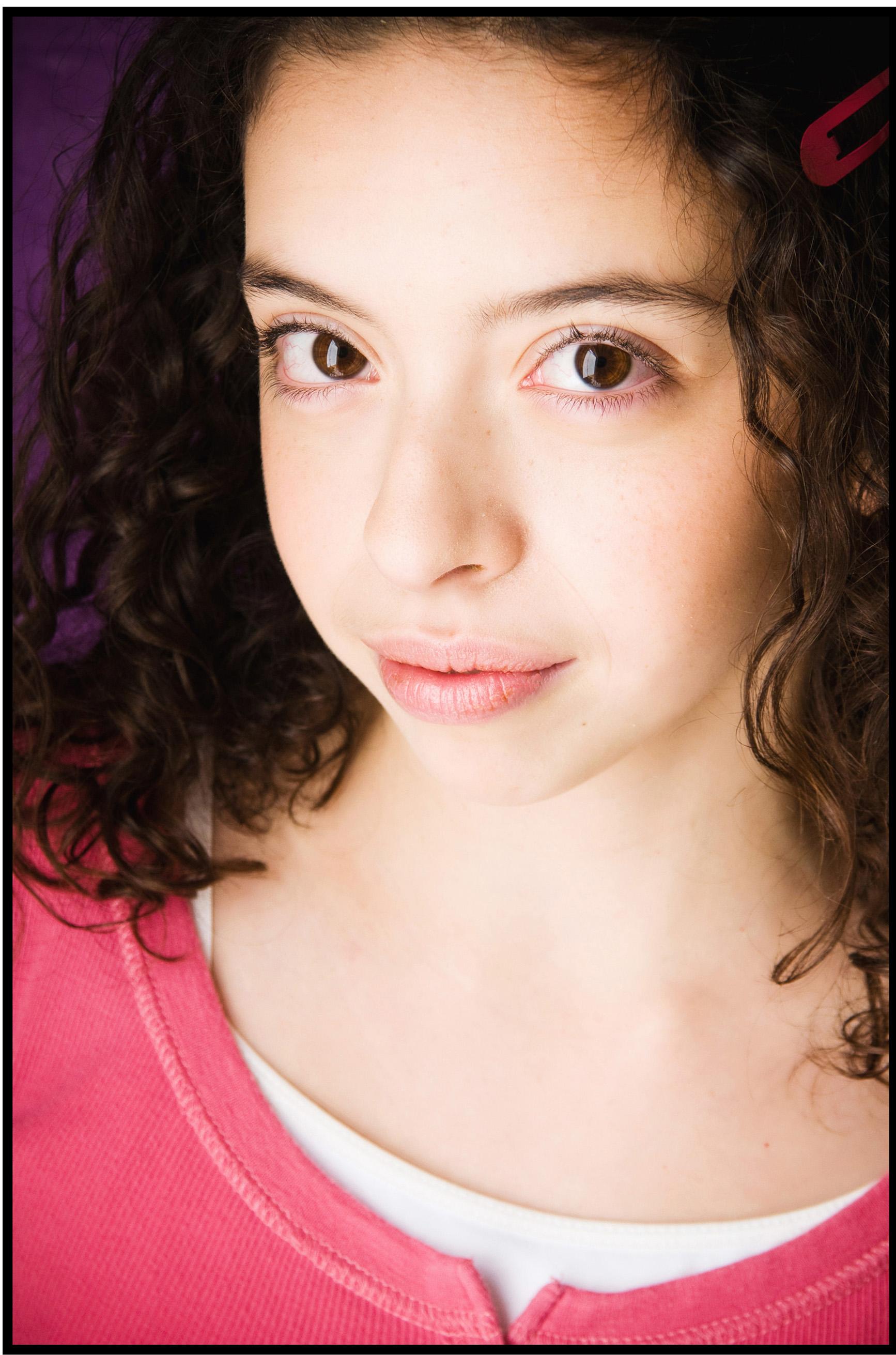 actor Camille Goldstein large photo