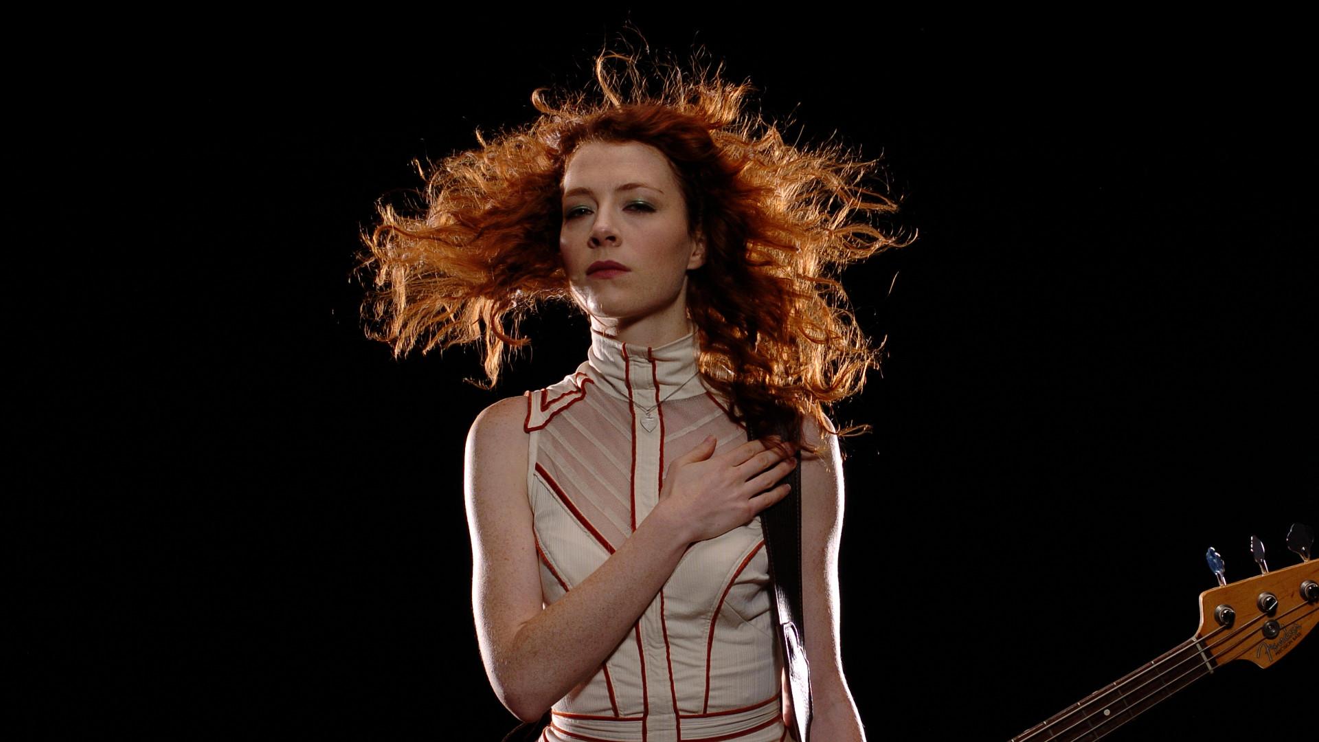 actor Melissa Auf der Maur large photo